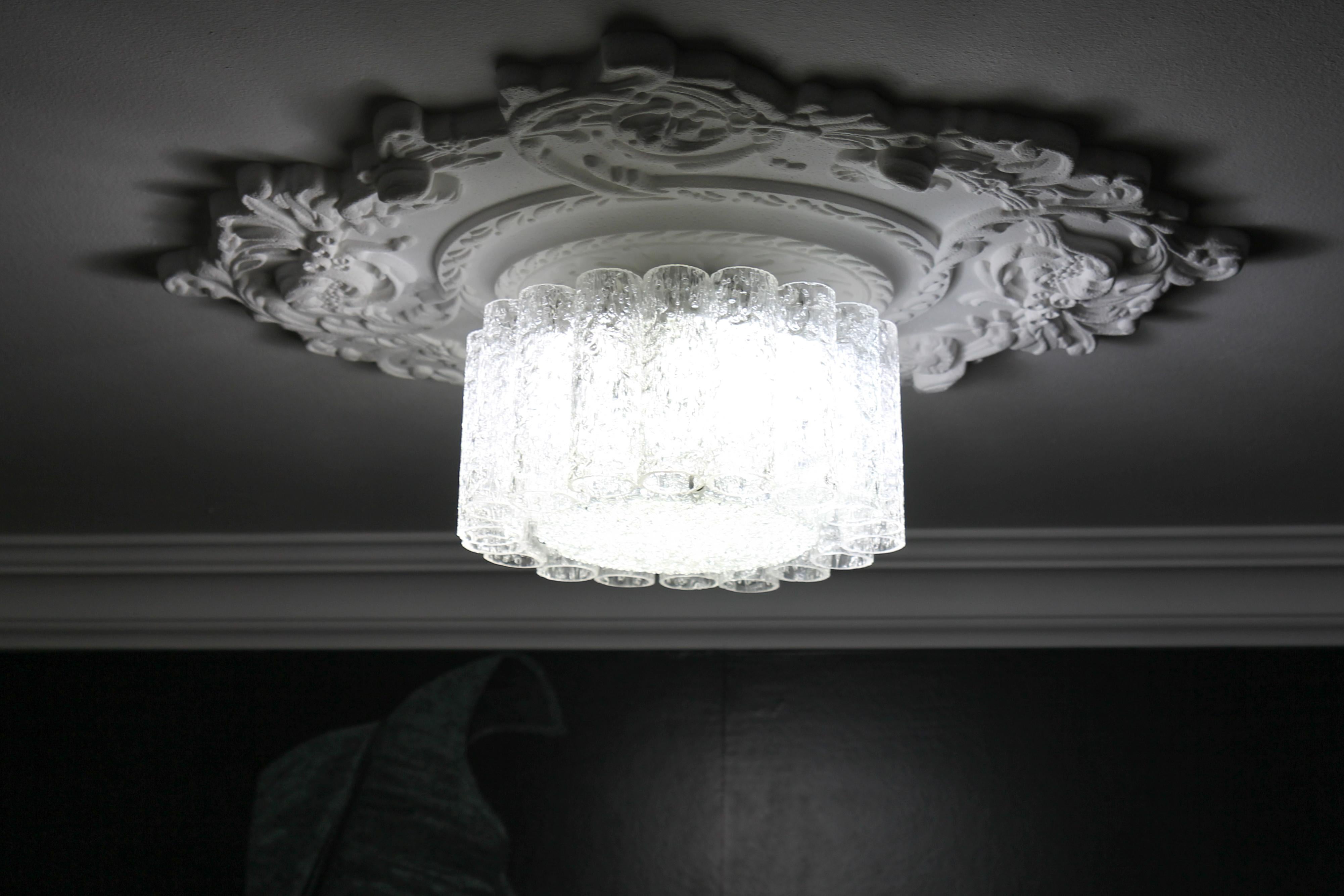 Lampadario rotondo a tubi di vetro di ghiaccio di Doria, anni '60 ca. in vendita 2