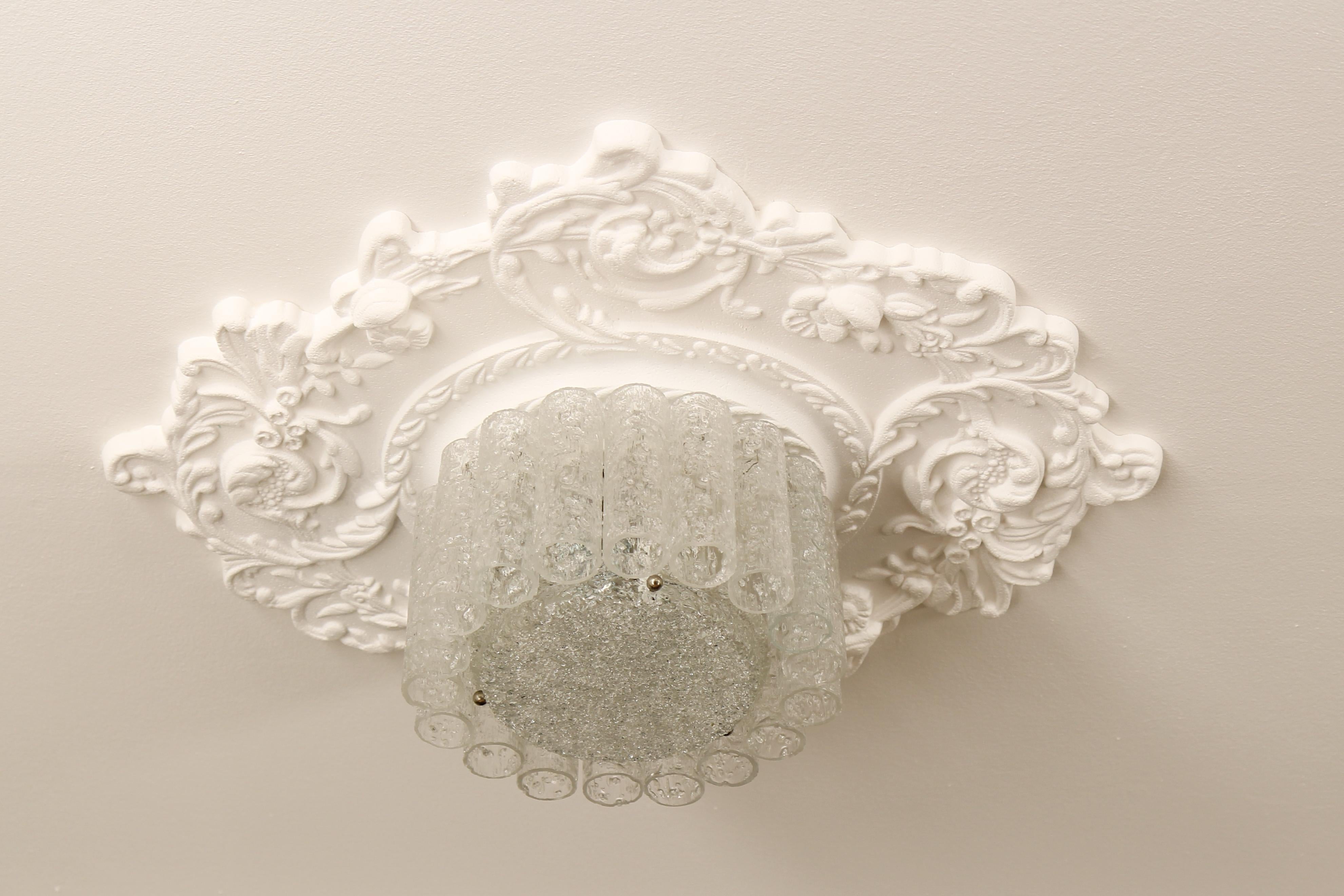 Mid-Century moderno Lampadario rotondo a tubi di vetro di ghiaccio di Doria, anni '60 ca. in vendita