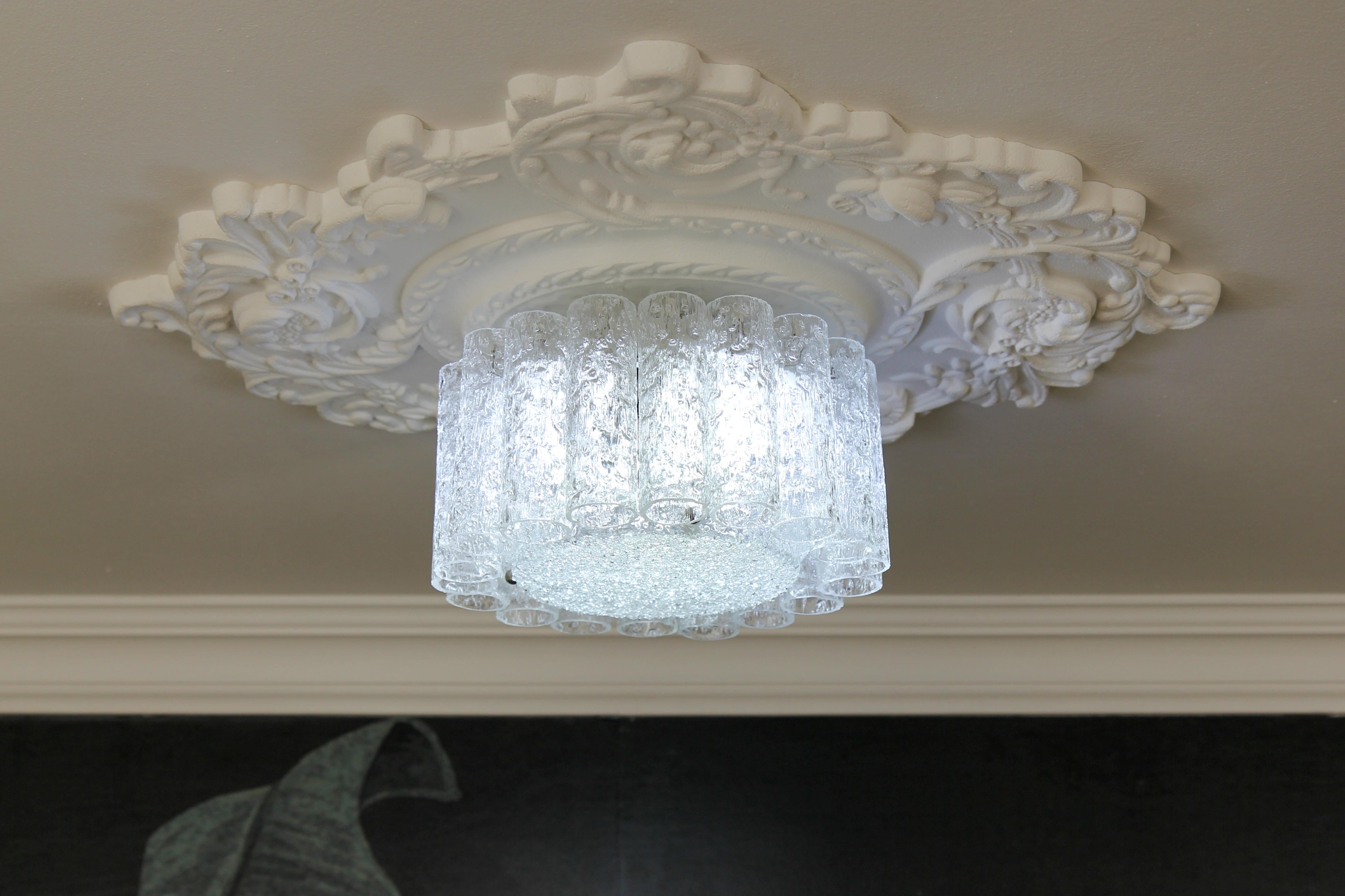 Lampadario rotondo a tubi di vetro di ghiaccio di Doria, anni '60 ca. in vendita 1