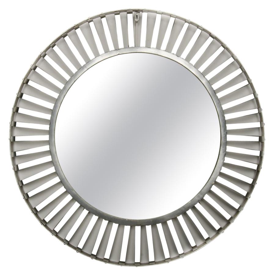 Specchio rotondo in stile industriale di metà secolo, rivestito d'argento, circa 1960 in vendita