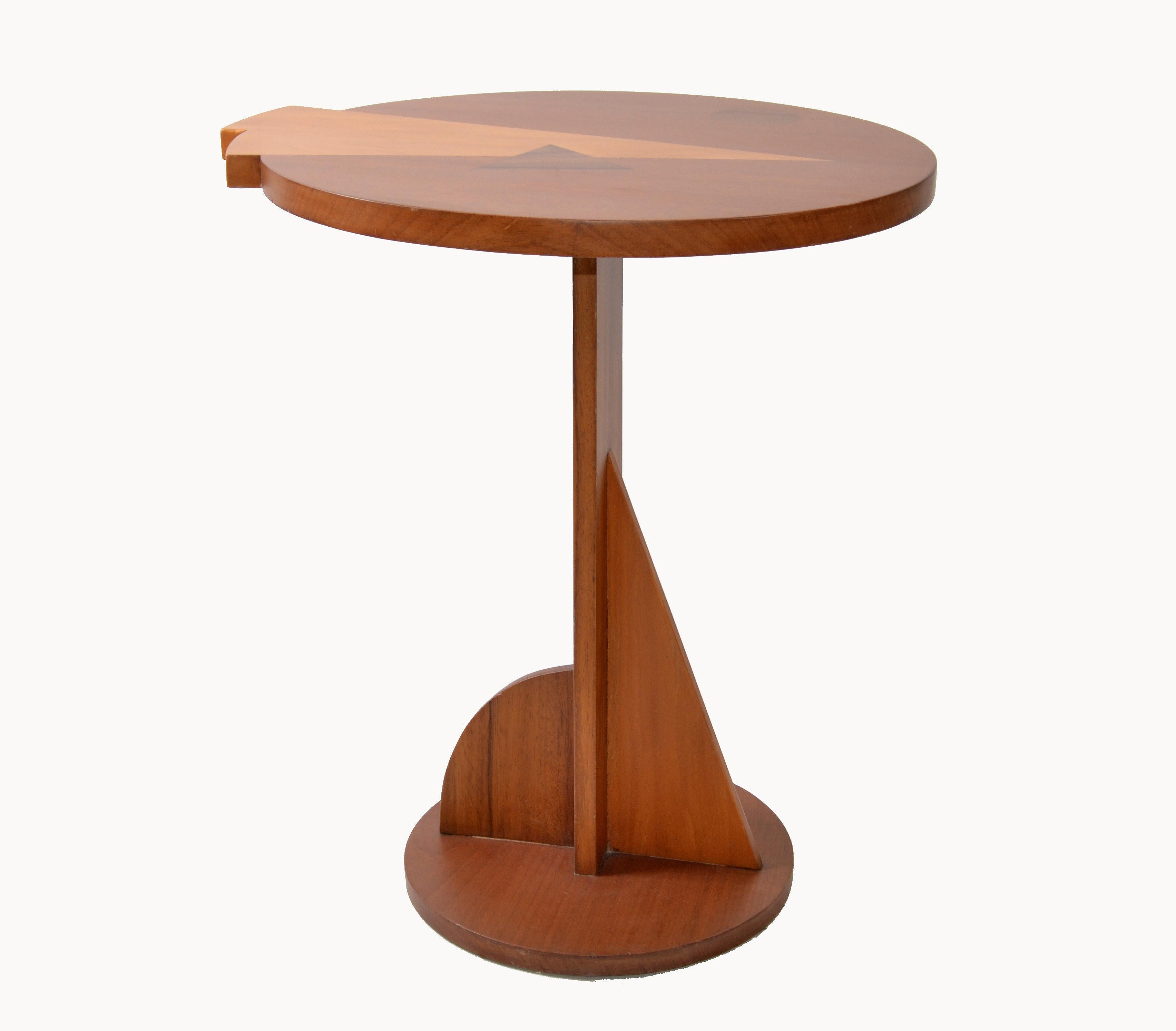 Italian Mid-Century Modern Round Mahogany Wood Marquetry Side or Cocktail Table, Italy