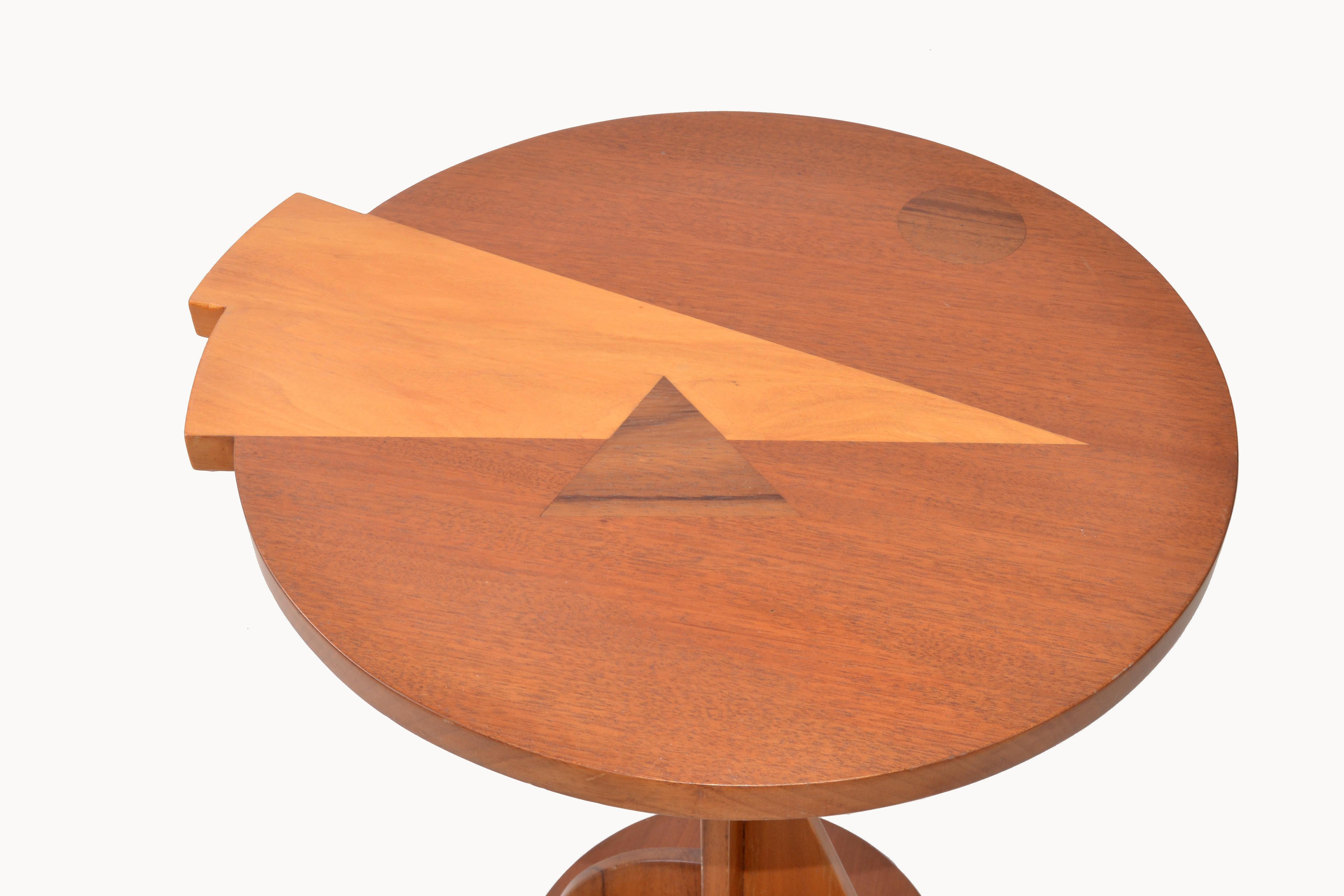 20th Century Mid-Century Modern Round Mahogany Wood Marquetry Side or Cocktail Table, Italy