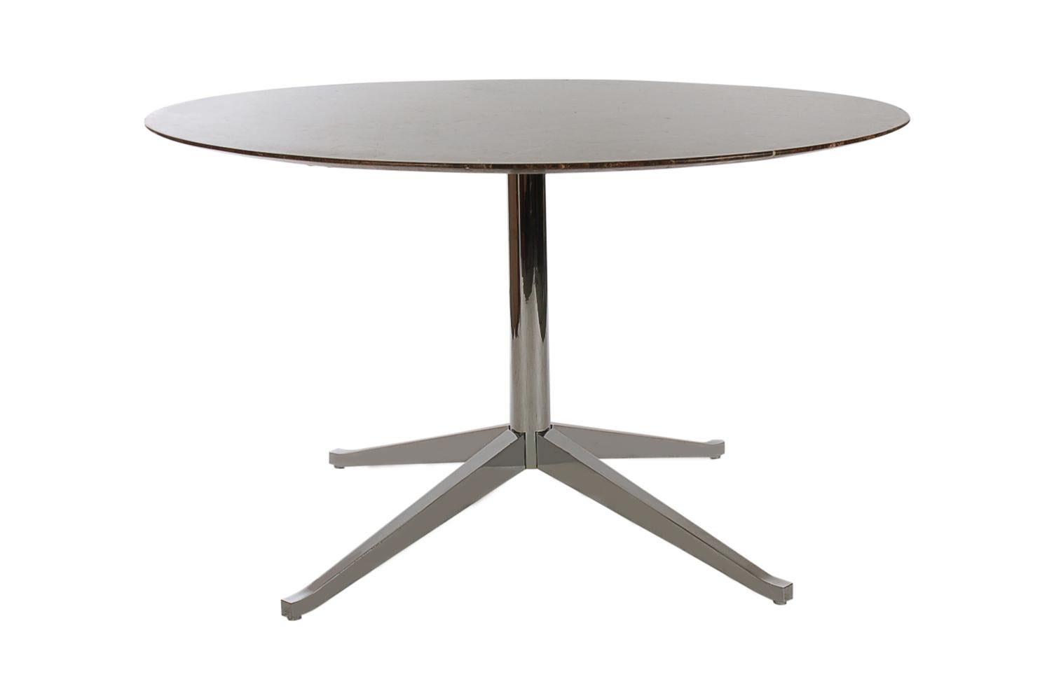 Mid-Century Modern Round Marble Dining Table or Desk by Florence Knoll for Knoll In Good Condition In Philadelphia, PA
