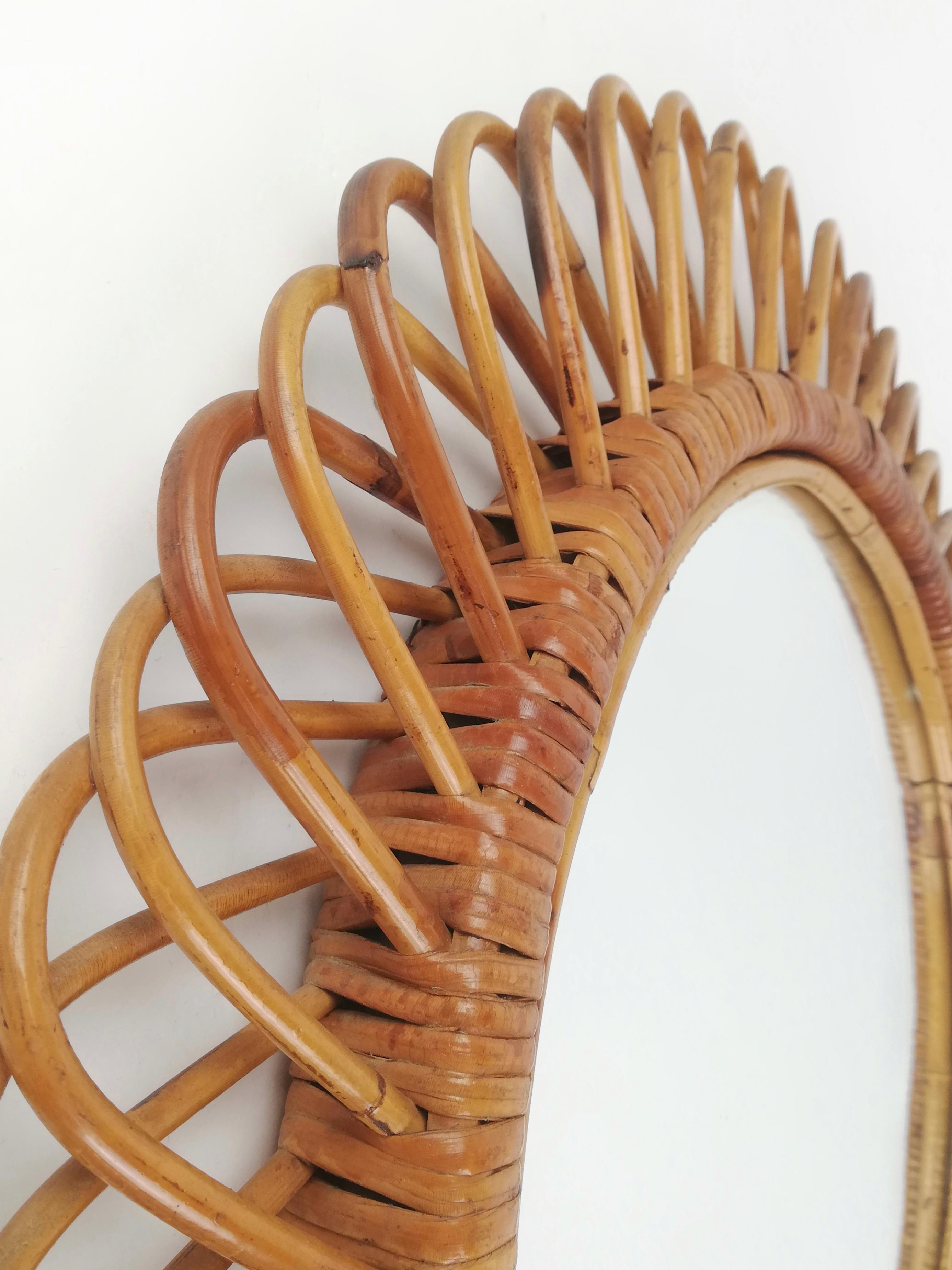 Mid-Century moderno Specchio rotondo in rattan e bambù della modernità di metà secolo, Italia, anni '60 in vendita