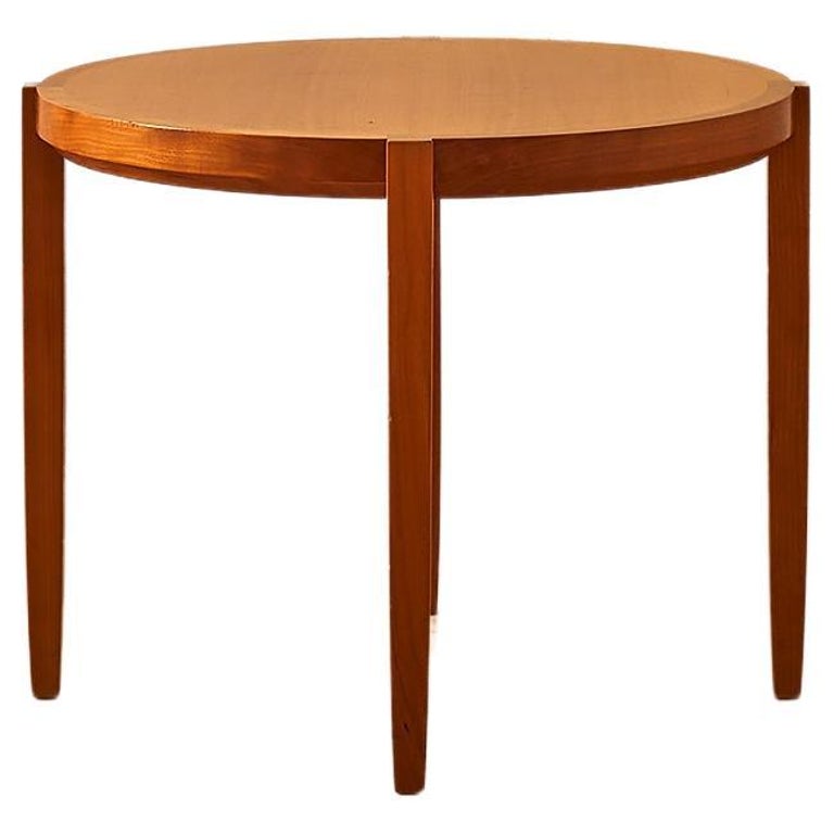 Mid Century Modern Round Side Table For Sale at 1stDibs