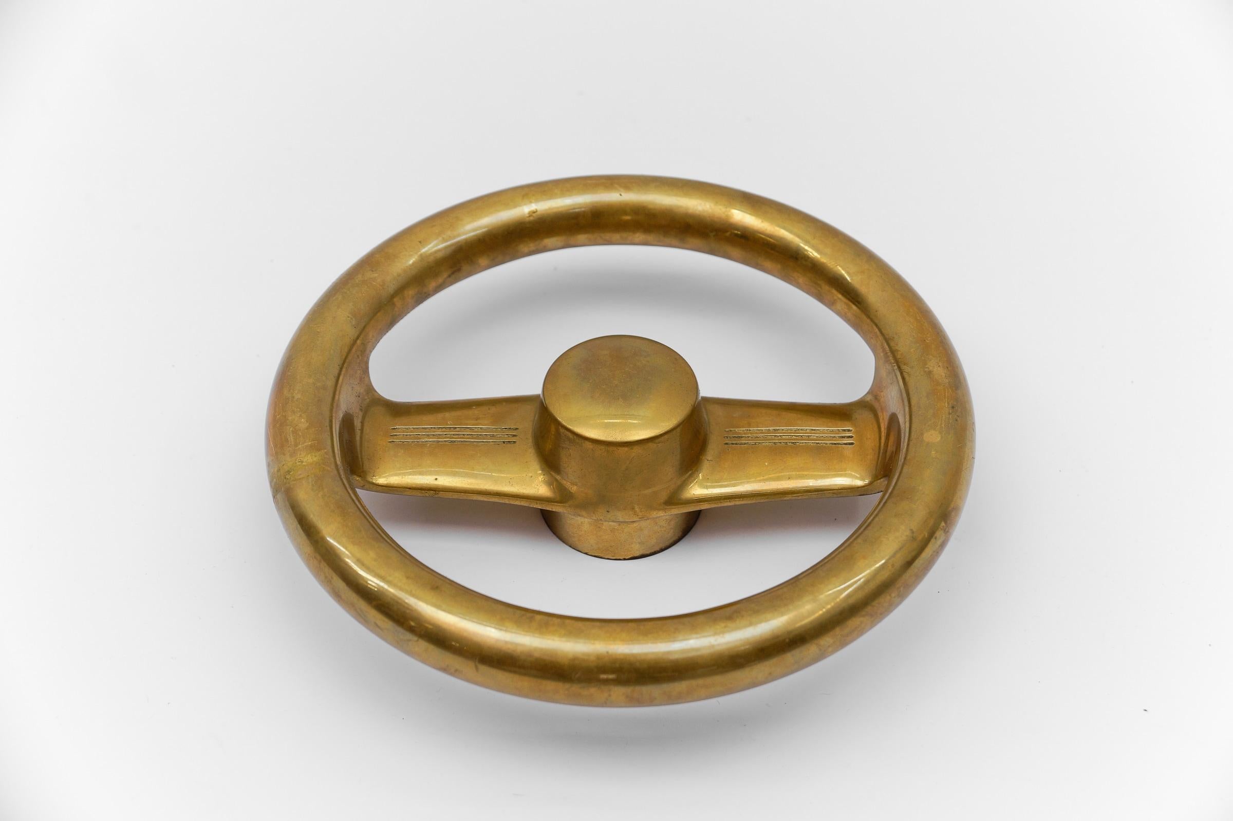 Mid-Century Modern runder Tresorgriff aus massivem Messing, 1950er Jahre Deutschland (Moderne der Mitte des Jahrhunderts) im Angebot