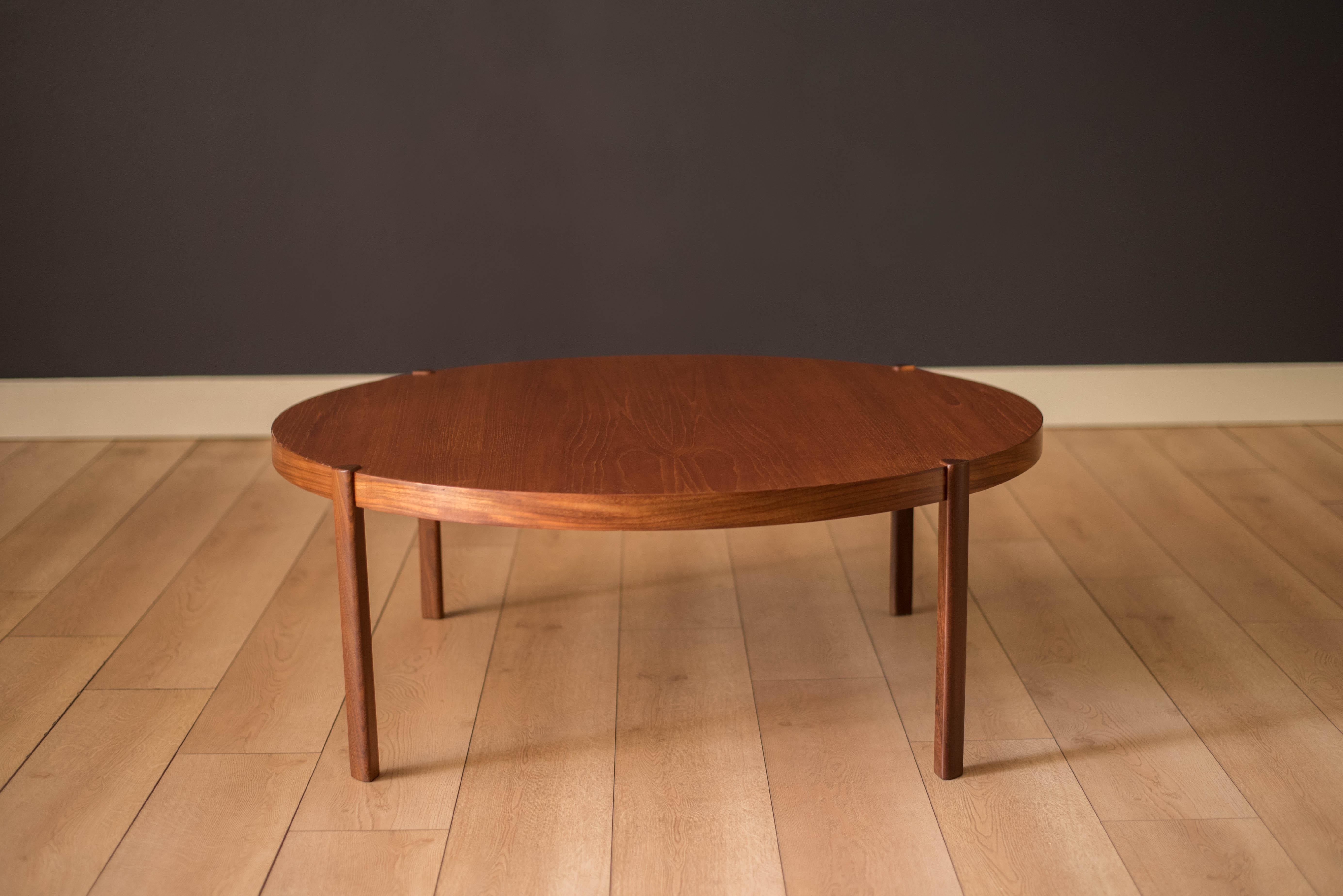 Scandinavian Modern Mid-Century Modern Round Teak Coffee Table by Hans Olsen