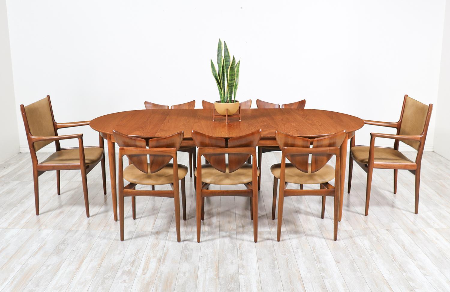 Mid-20th Century Mid-Century Modern Round Teak Expanding Dining Table