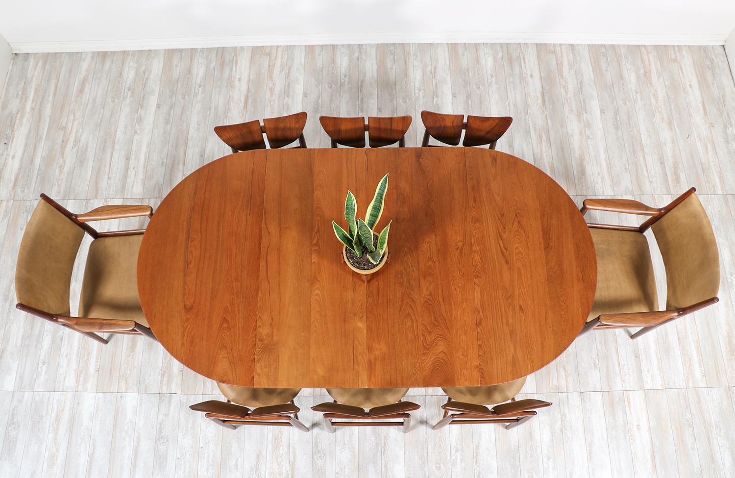 Wood Mid-Century Modern Round Teak Expanding Dining Table