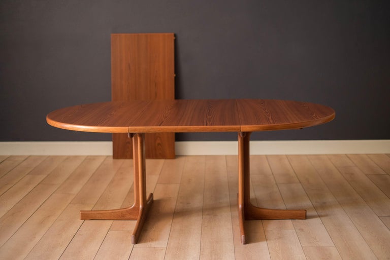 Mid Century Modern Round Teak Pedestal Dining Table by Karl-Erik Ekselius In Good Condition For Sale In San Jose, CA