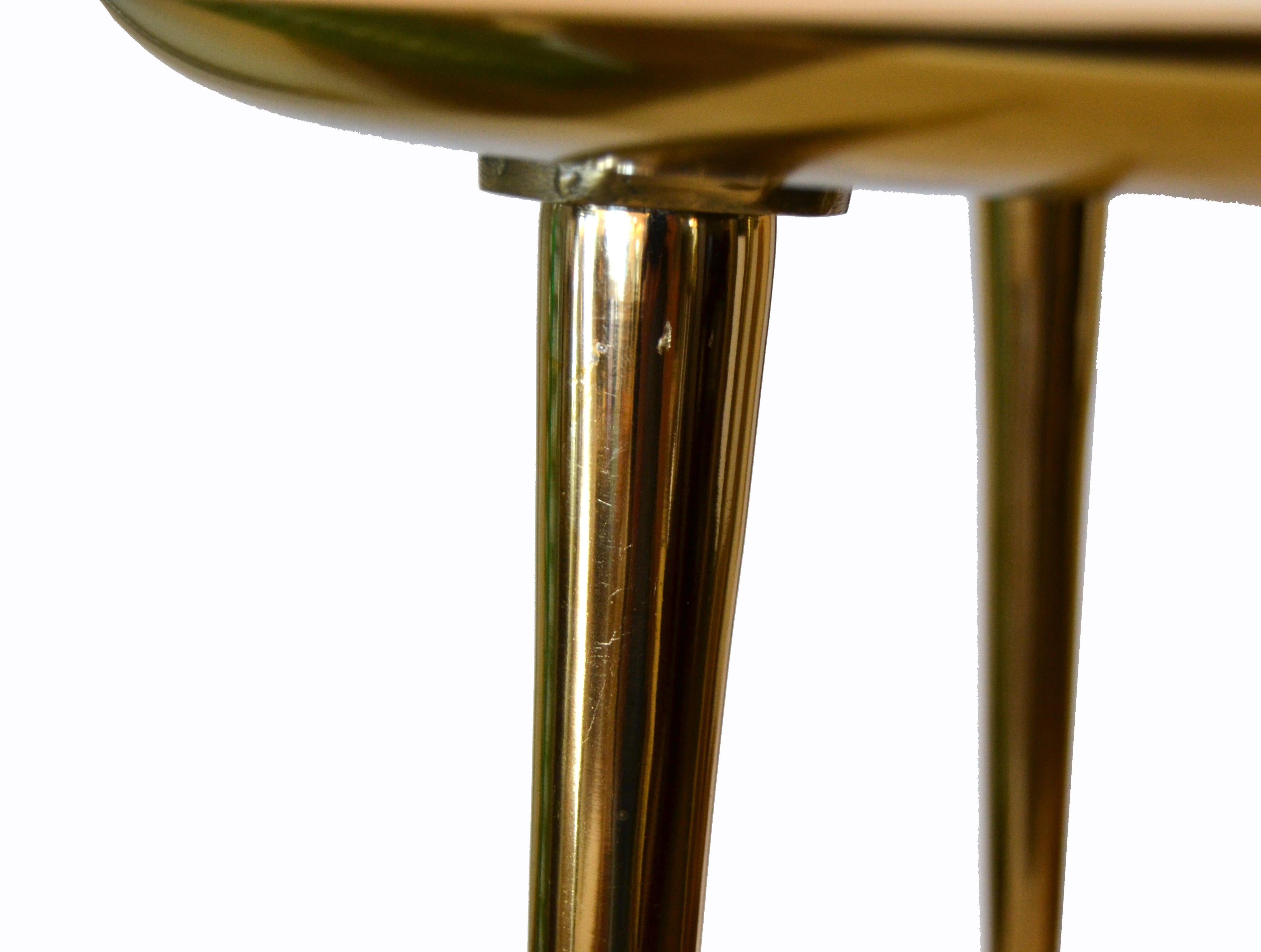 Mid-Century Modern Round Three-Legged Brass & Beige Enamel Side, End Table 1950s In Good Condition In Miami, FL