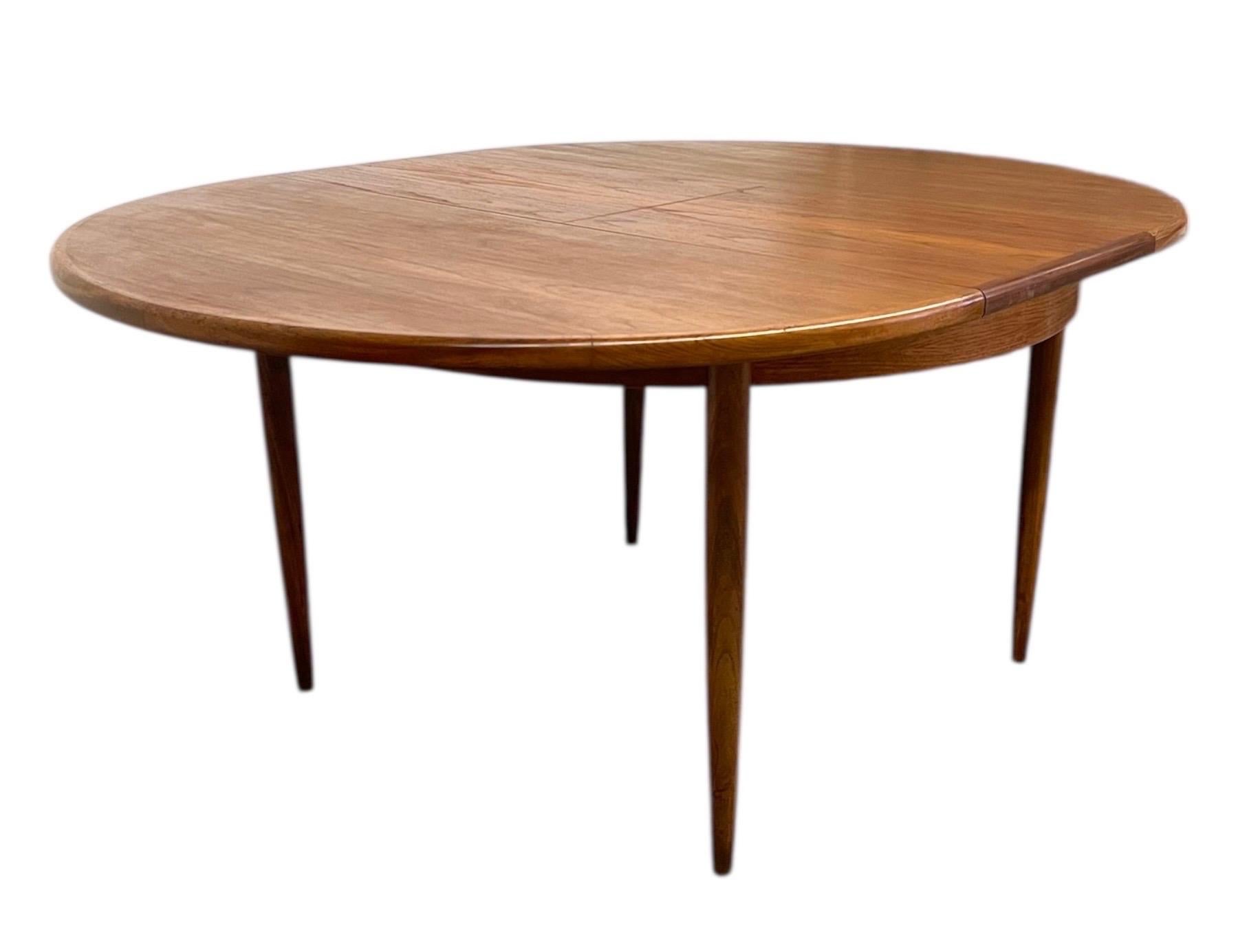 Other Mid Century Modern Round to Oval Extendable Dining Table instyle G-Plan Fresco For Sale