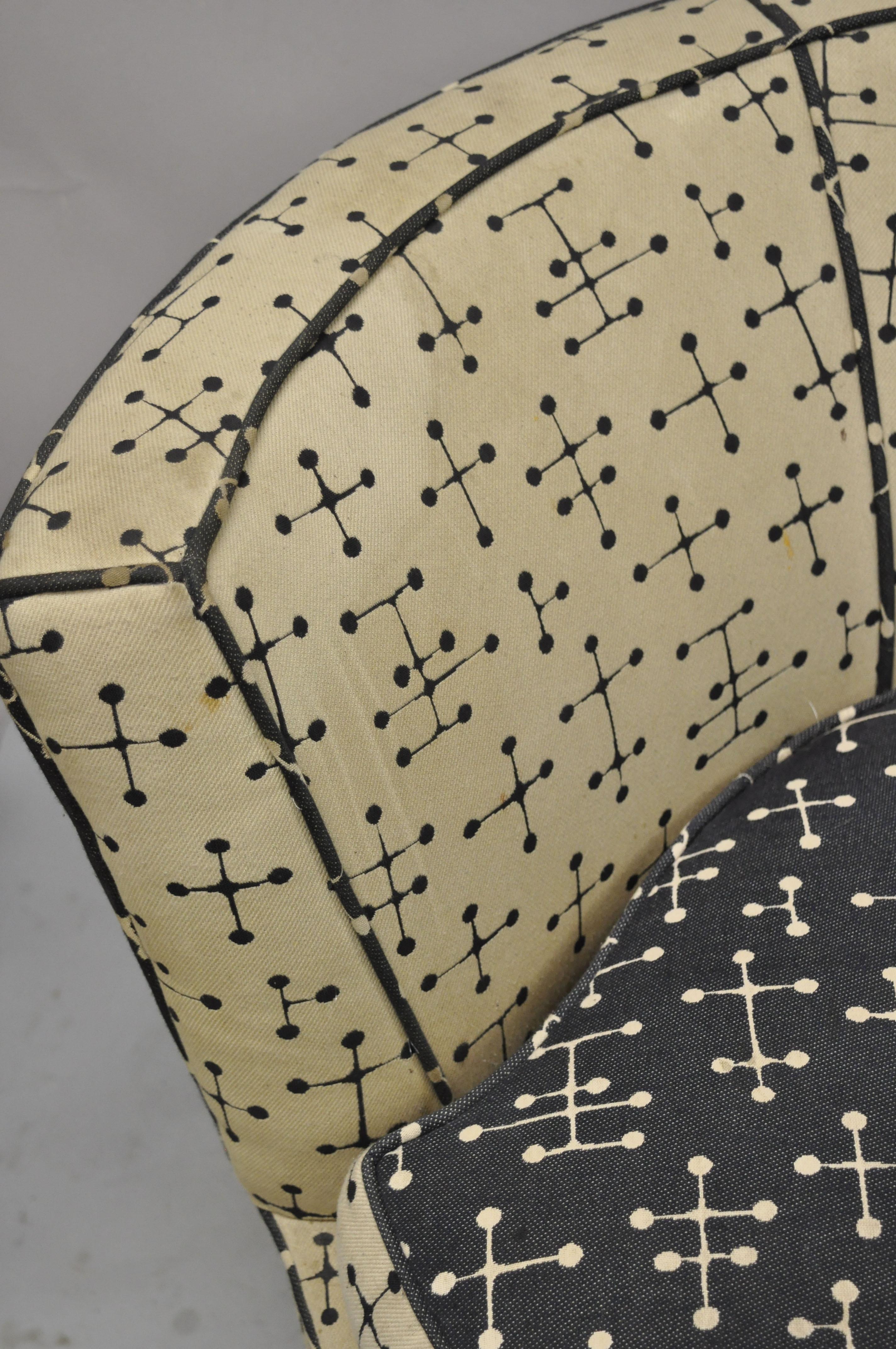 Tissu Paire de fauteuils club de style Pearsall ronds tapissés, de style moderne du milieu du siècle dernier en vente