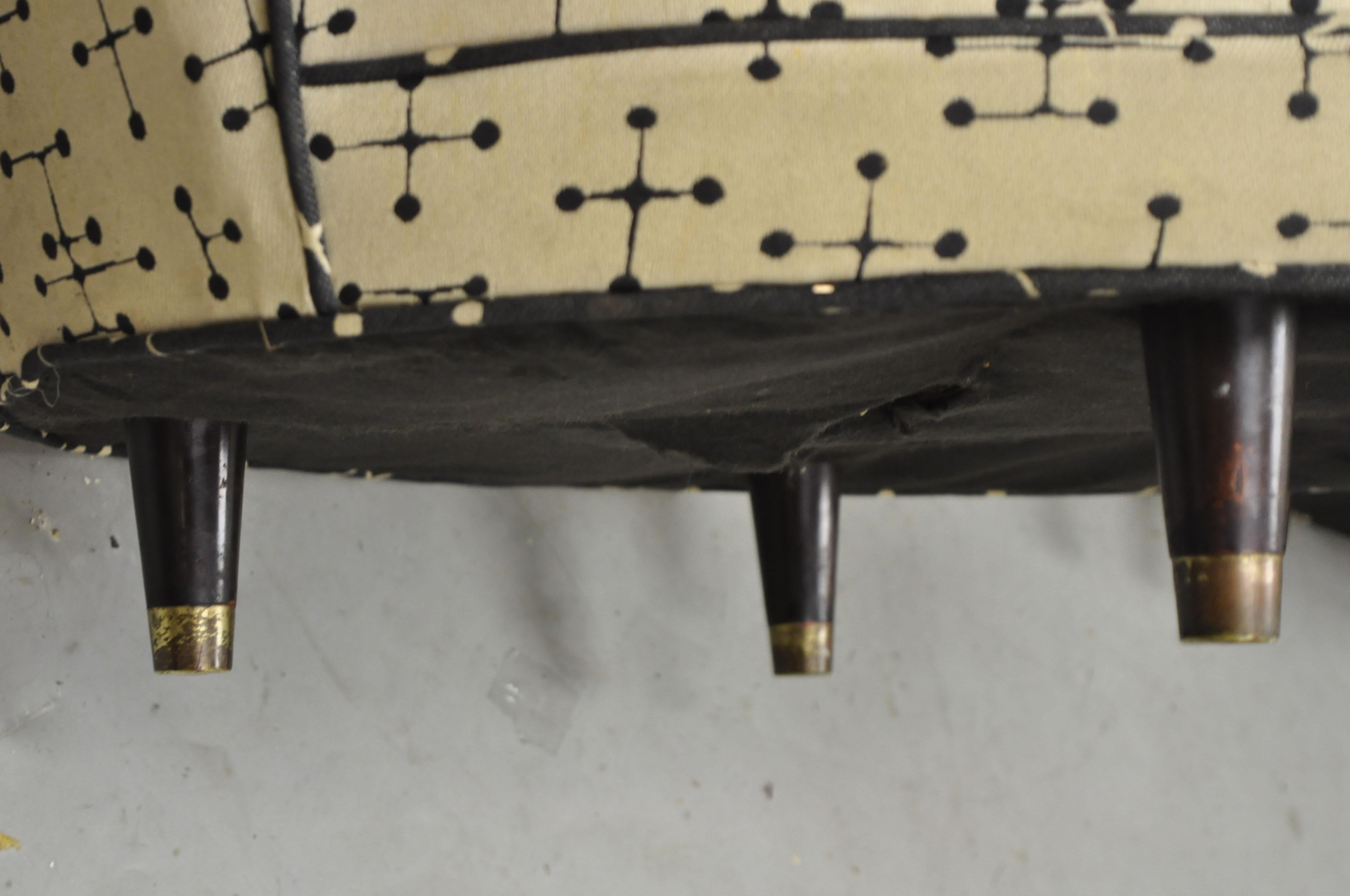 Paire de fauteuils club de style Pearsall ronds tapissés, de style moderne du milieu du siècle dernier en vente 2