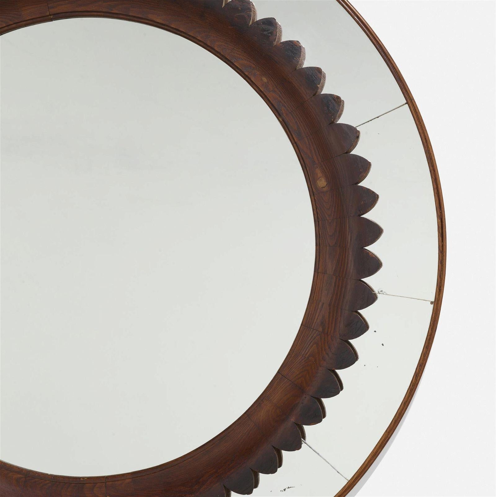 Moderner runder Spiegel aus Nussbaum und Messing von Fratelli Marelli (Mitte des Jahrhunderts)  (Geschnitzt) im Angebot