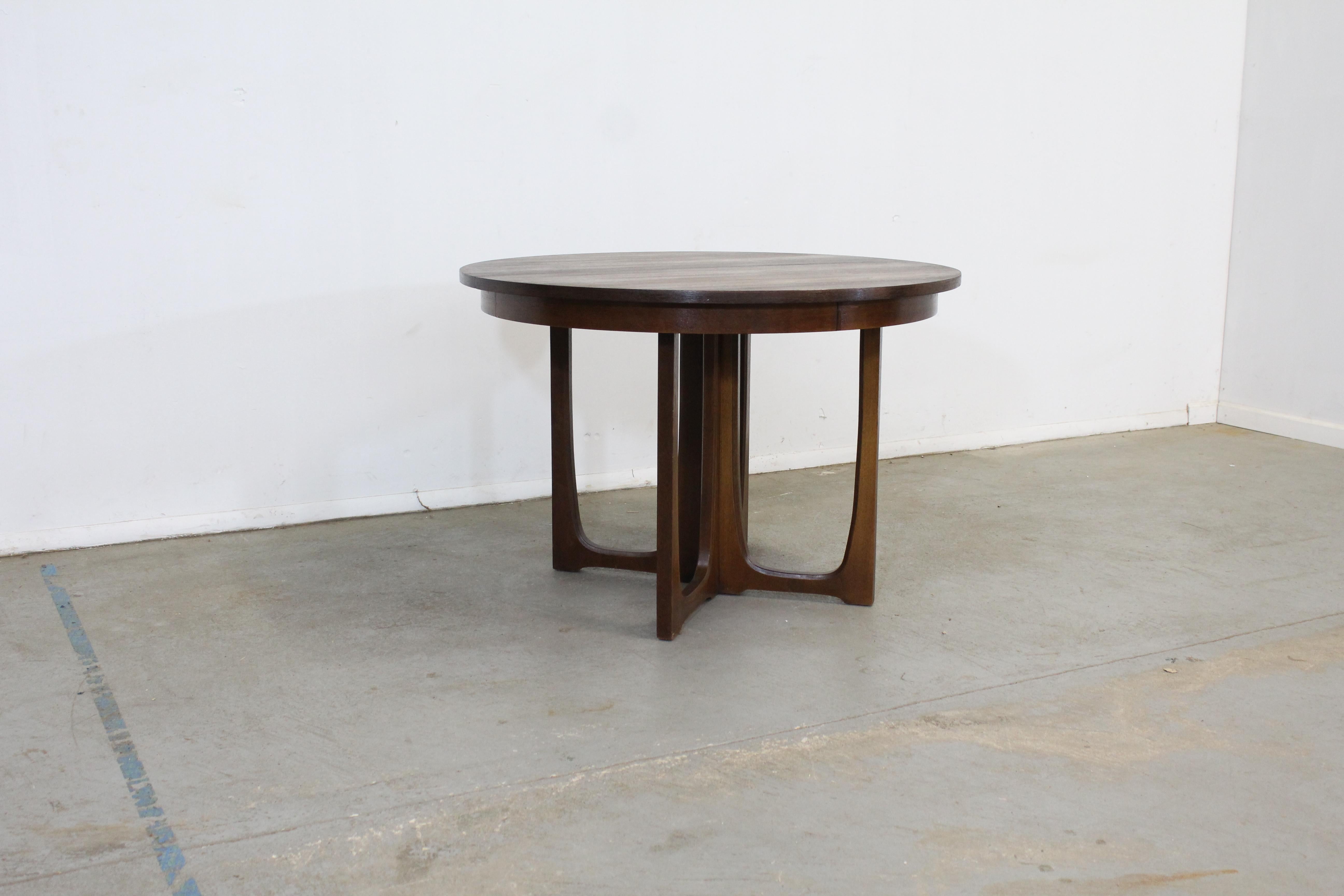 Mid-Century Modern round walnut brasilia dining table w sculpted base

Offered is a vintage Mid-Century Modern round walnut Brasilia dining table. The table is made of walnut featuring a circular table top. It is in vintage condition showing