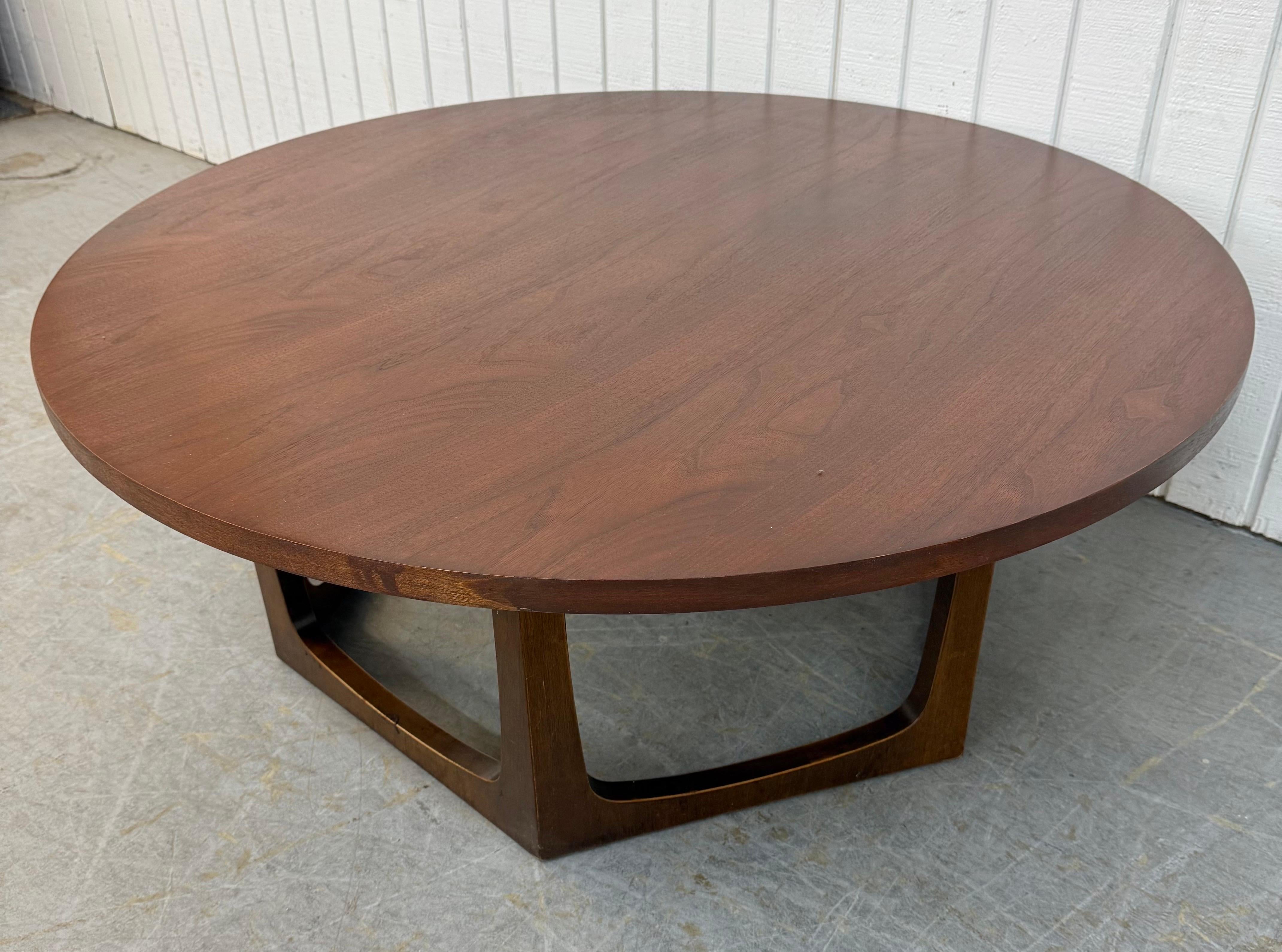 American Mid-Century Modern Round Walnut Coffee Table For Sale
