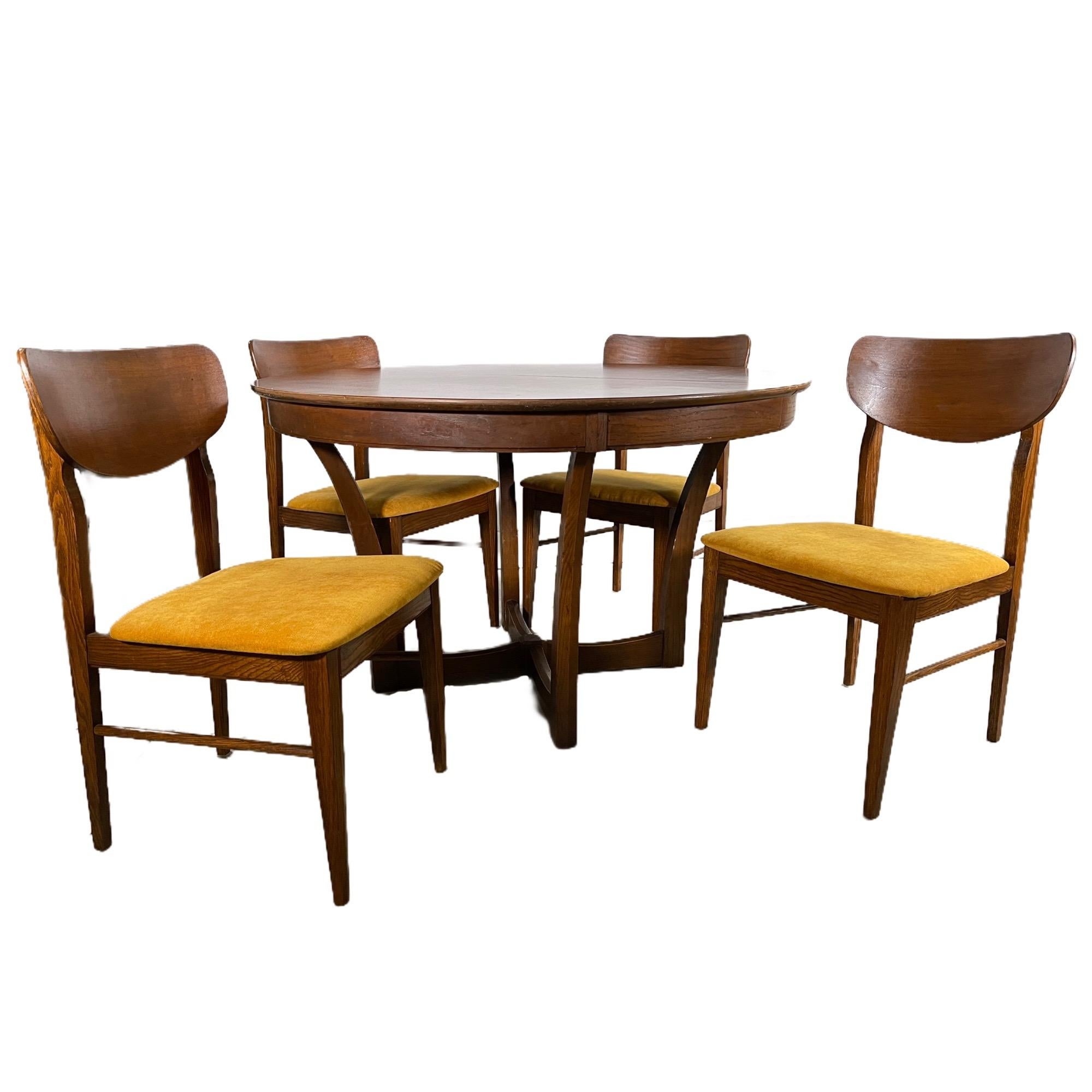 20th Century Mid-Century Modern Round Walnut Dining Table