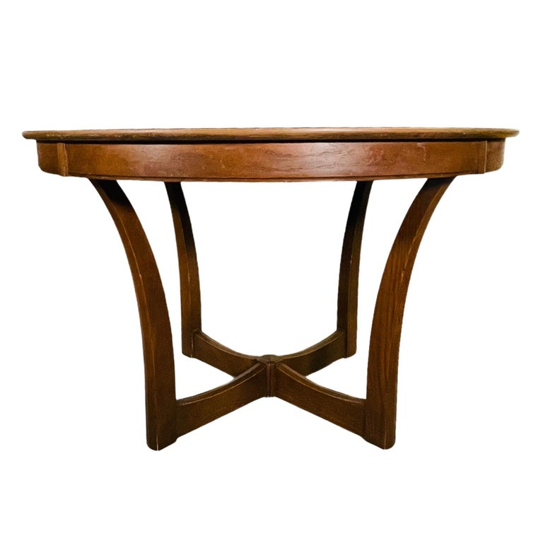 Mid-Century Modern Round Walnut Dining Table For Sale at 1stDibs