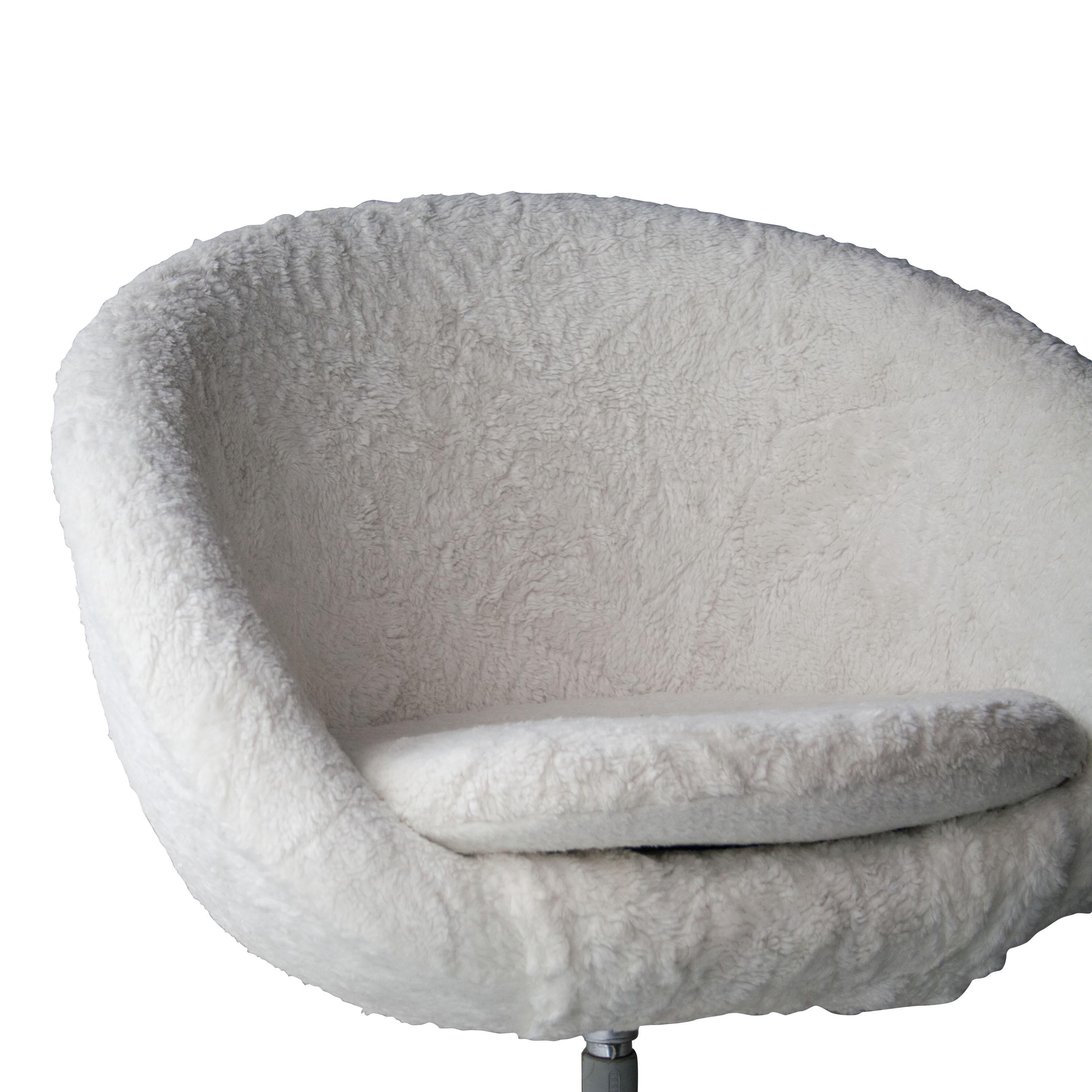 Mid-Century Modern Round White Faux Fur Italian Three Chairs Set, France, 1970 1