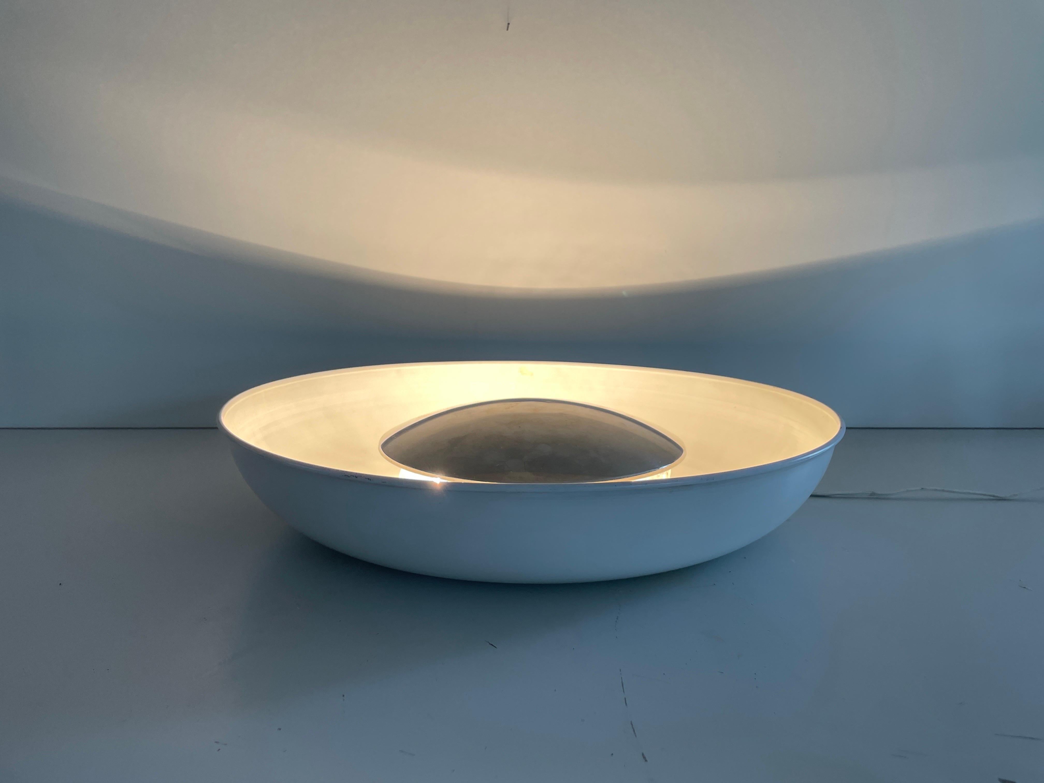 Lampada da parete o da soffitto rotonda moderna di metà secolo in metallo bianco, anni '50, Italia in vendita 4