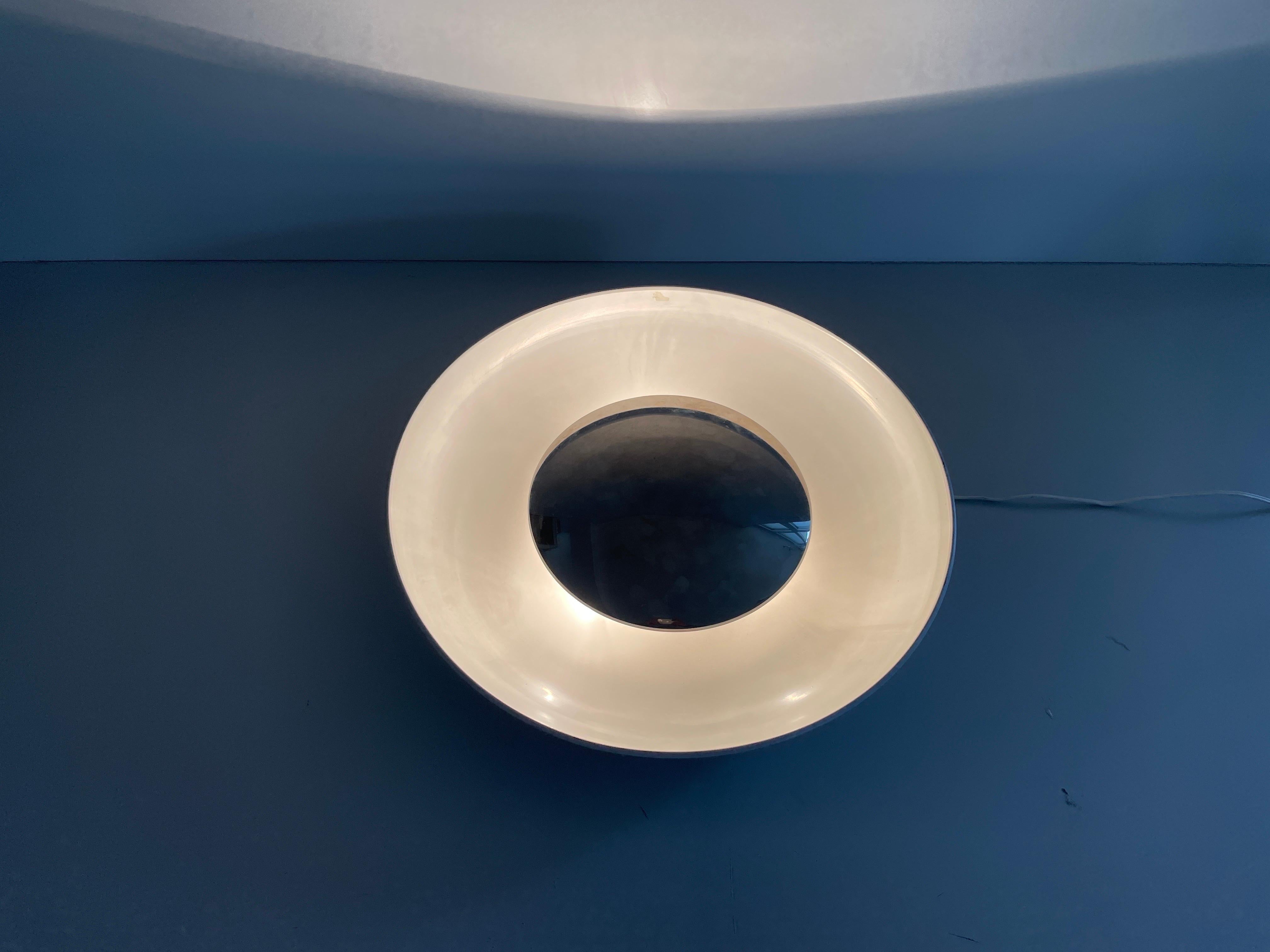 Lampada da parete o da soffitto rotonda moderna di metà secolo in metallo bianco, anni '50, Italia in vendita 5