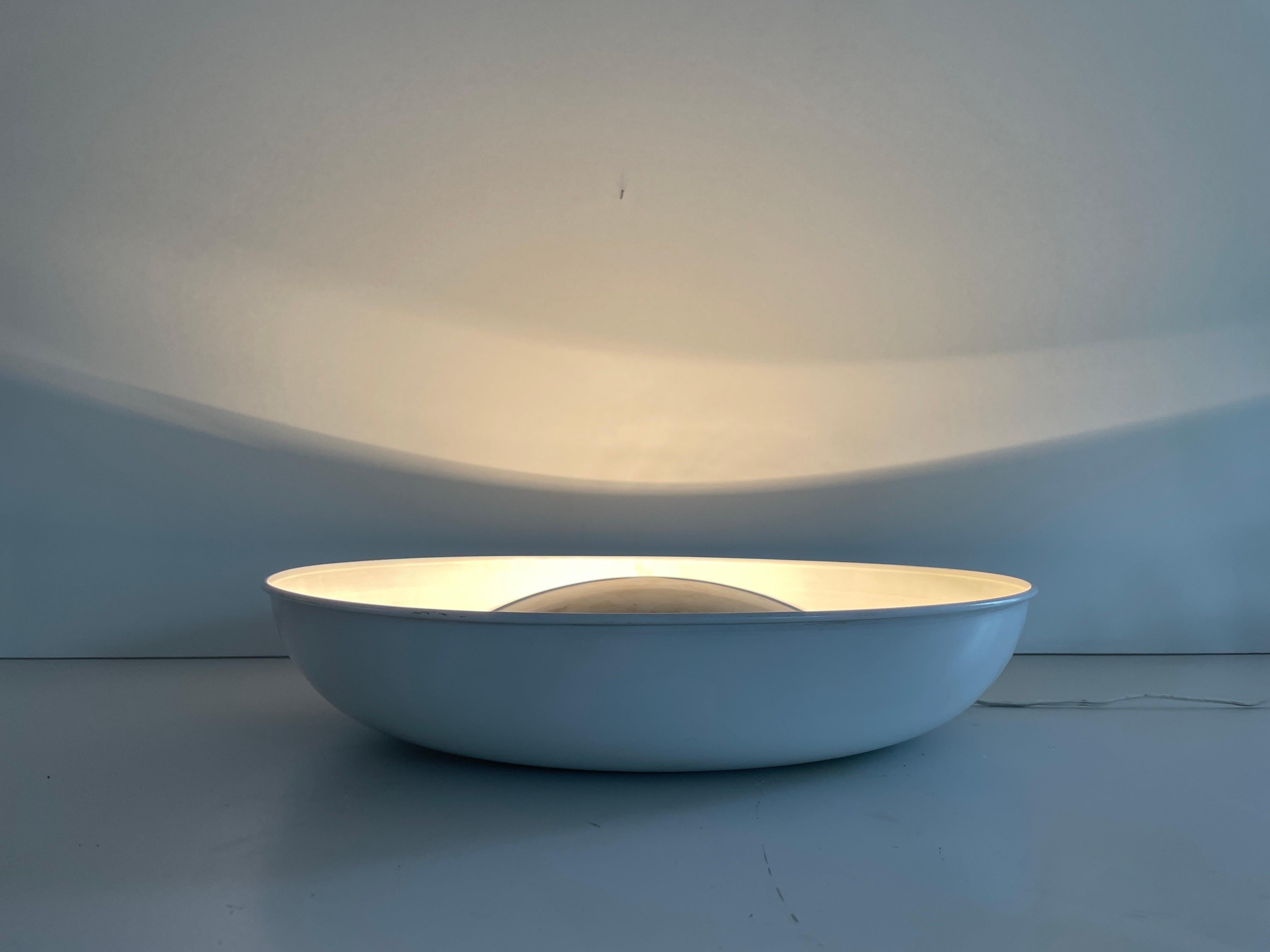 Lampada da parete o da soffitto rotonda moderna di metà secolo in metallo bianco, anni '50, Italia in vendita 9