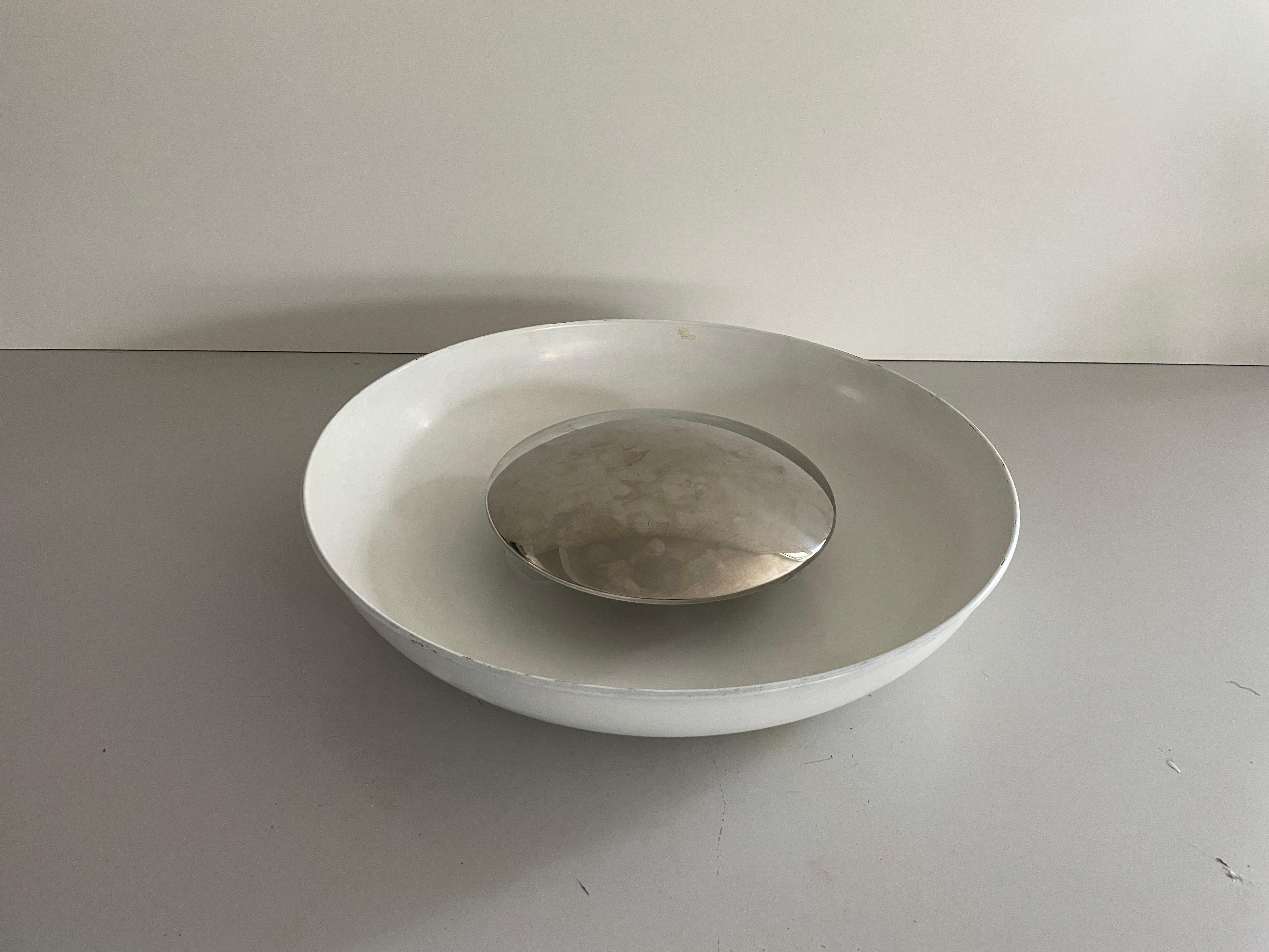 Lampada da parete o da soffitto rotonda moderna di metà secolo in metallo bianco, anni '50, Italia In condizioni ottime in vendita a Hagenbach, DE