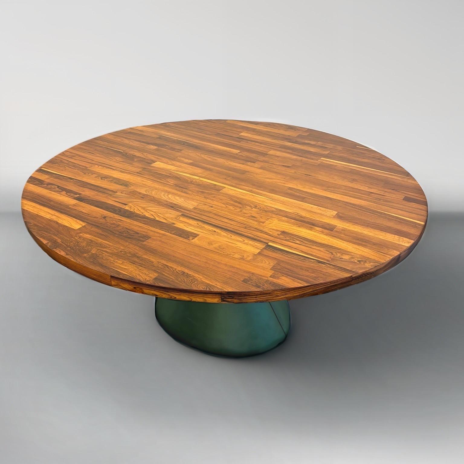Mid-Century Modern Round Wooden Leather Dining Table by Jorge Zalszupin, 1960s.

This  Guaruja dining table by esteemed designer Jorge Zalszupin (1922 - 2020)  is a testament to refined elegance. 
Crafted with meticulous attention to detail, the