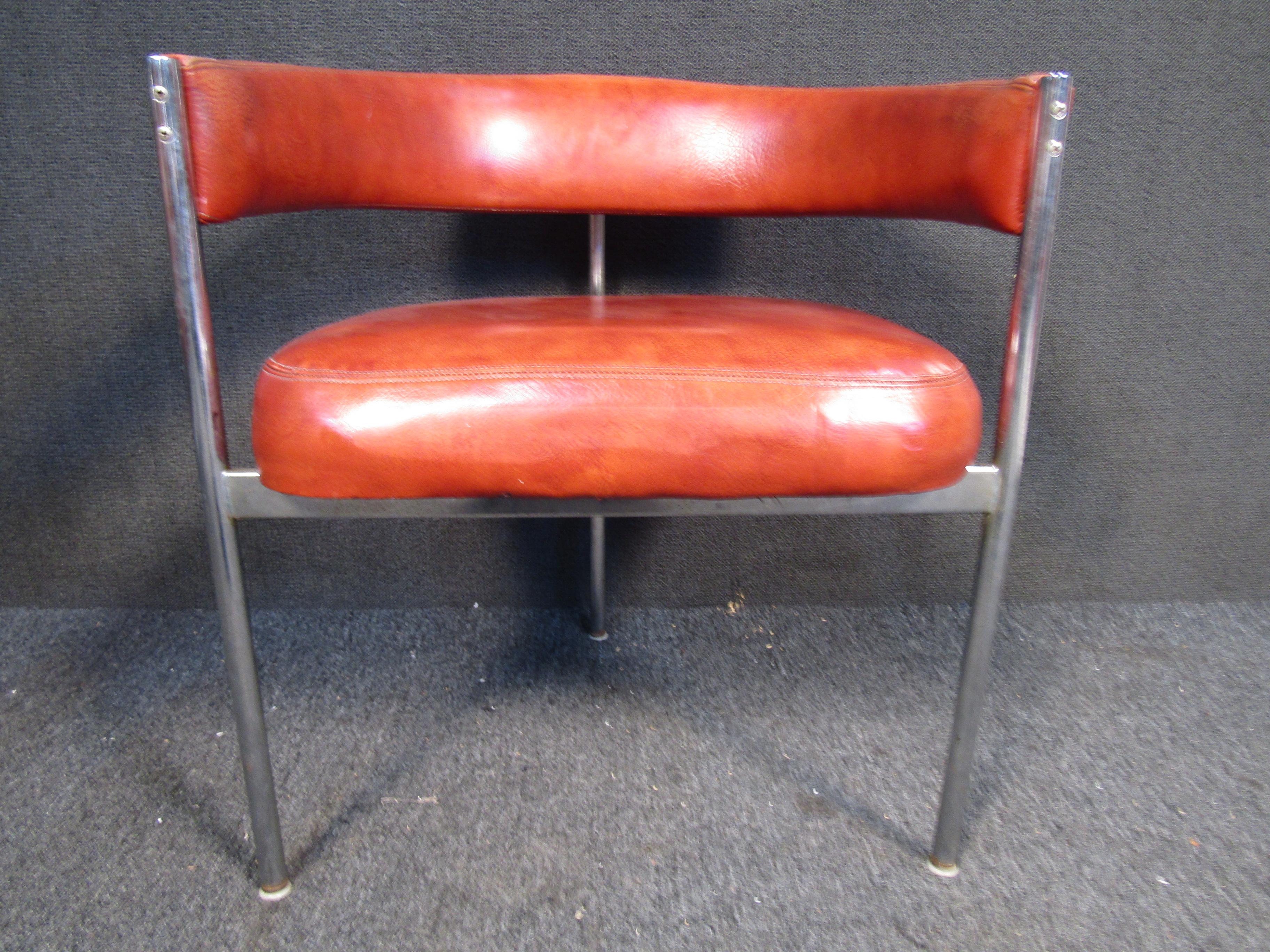 The Moderns Moderns Chaise à dossier arrondi Bon état - En vente à Brooklyn, NY