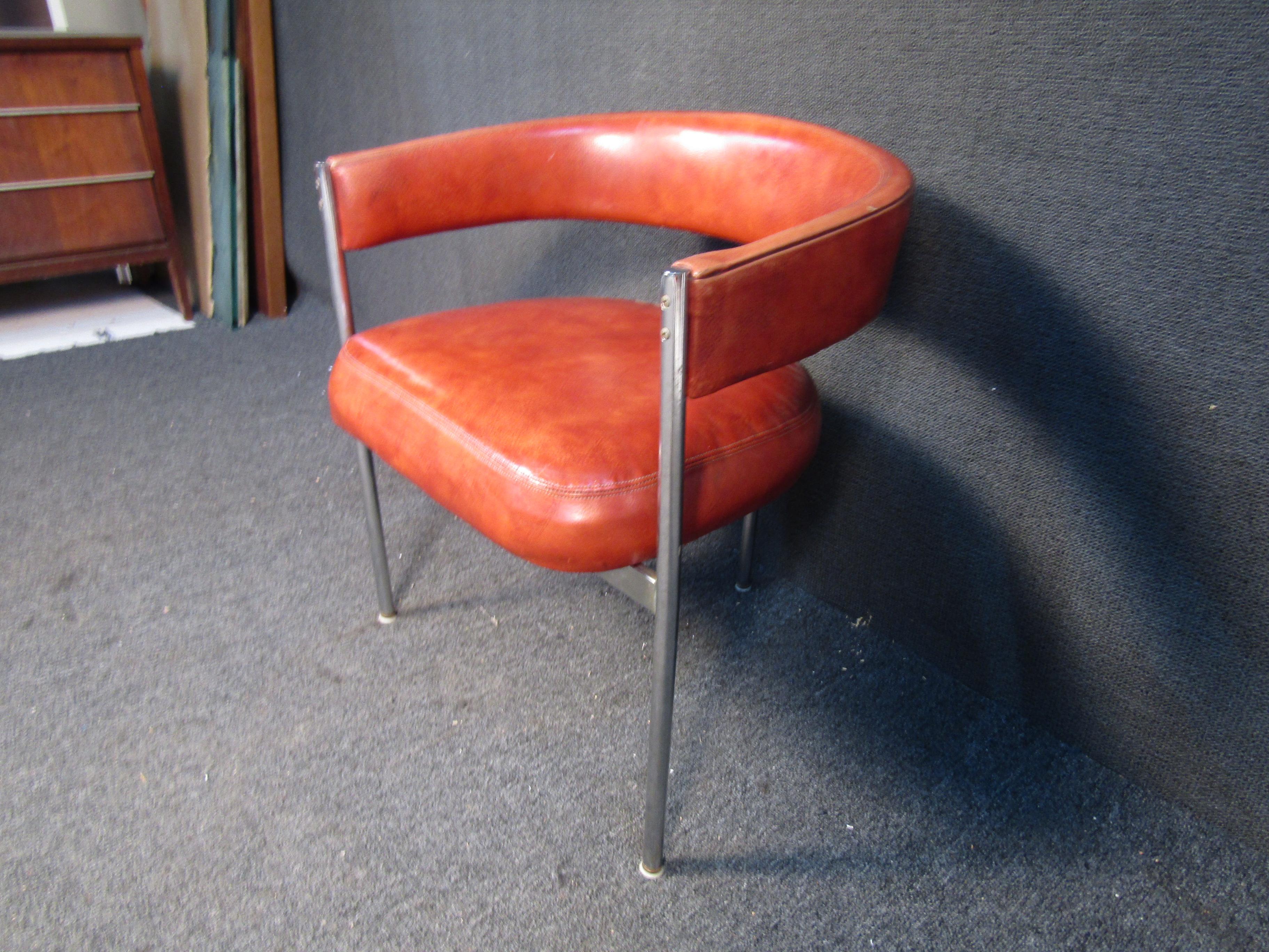 Metal Mid-Century Modern Roundback Chair For Sale