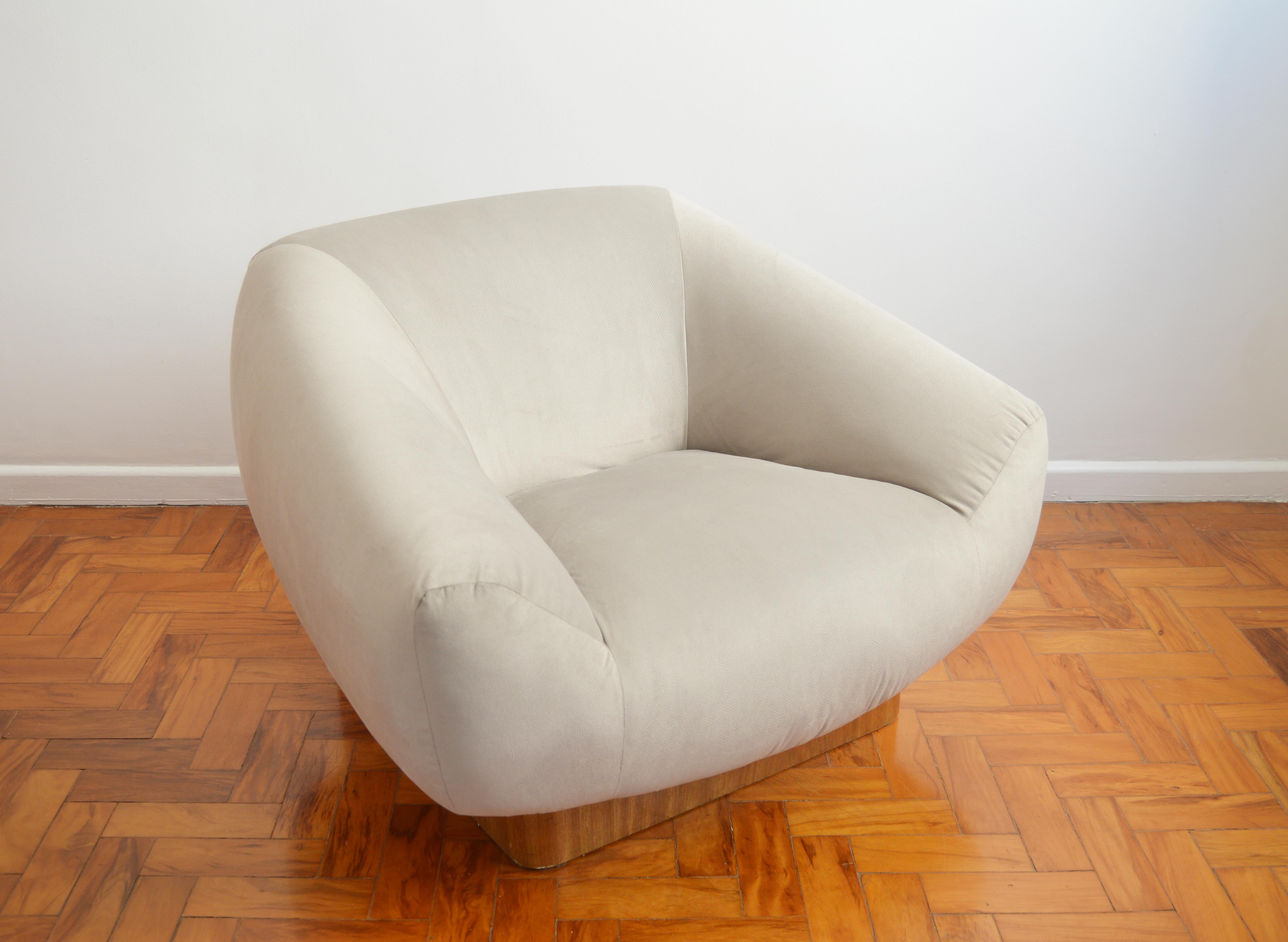 Mid-Century Modern Rounded Armchair 1