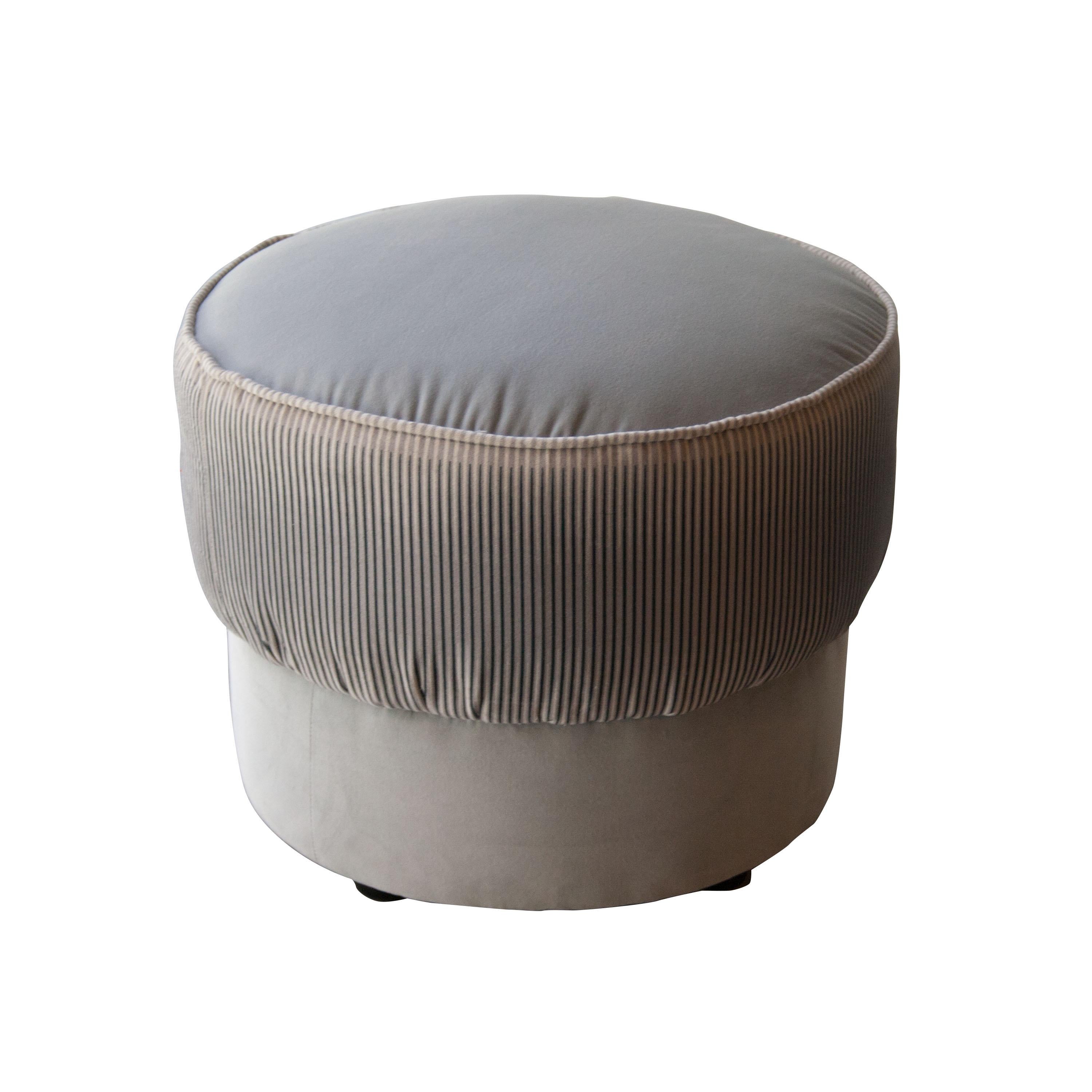 Rounded pouf with solid wood structure and upholstered in striped pattern fabric and velvet.