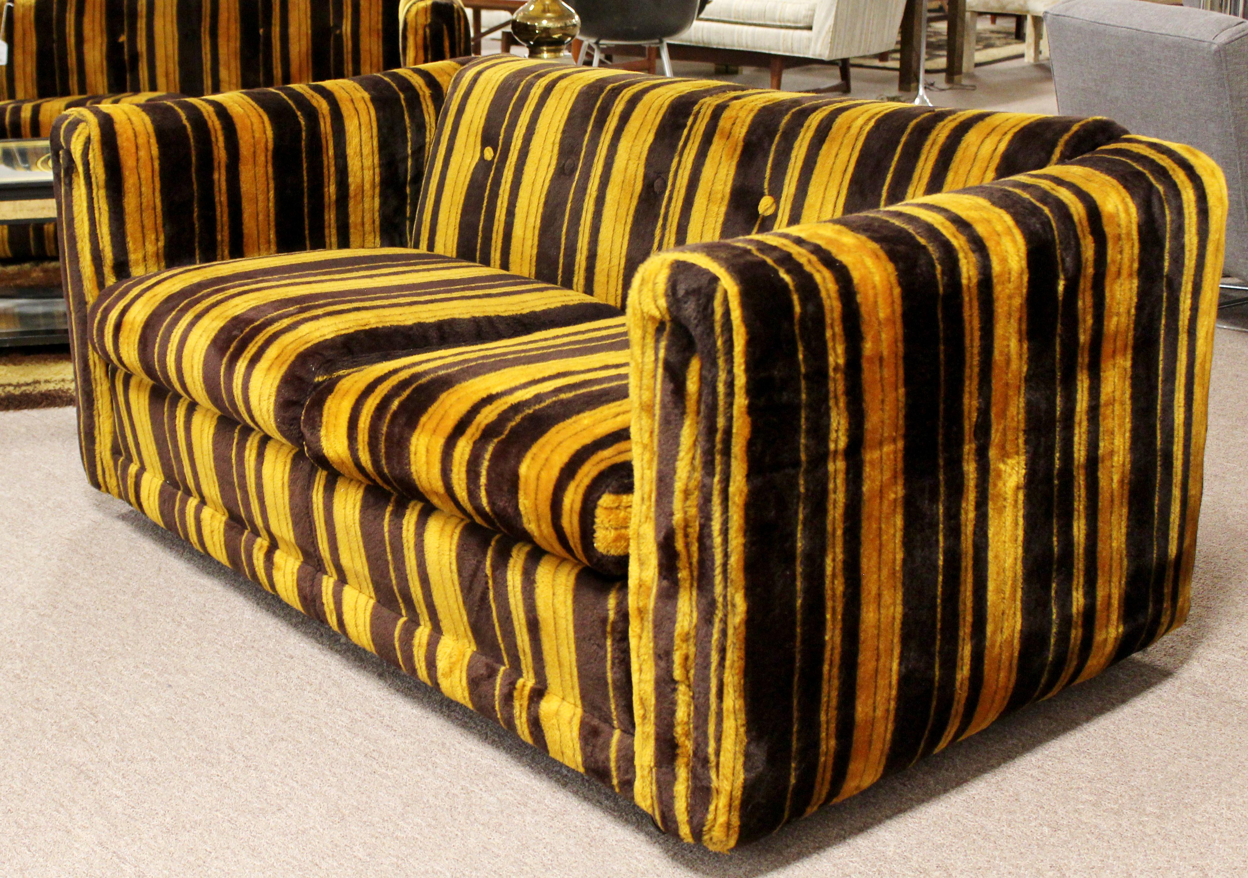 Mid-Century Modern Rowe Pair of Tufted Sofas Loveseats Baughman Era, 1970s In Good Condition In Keego Harbor, MI