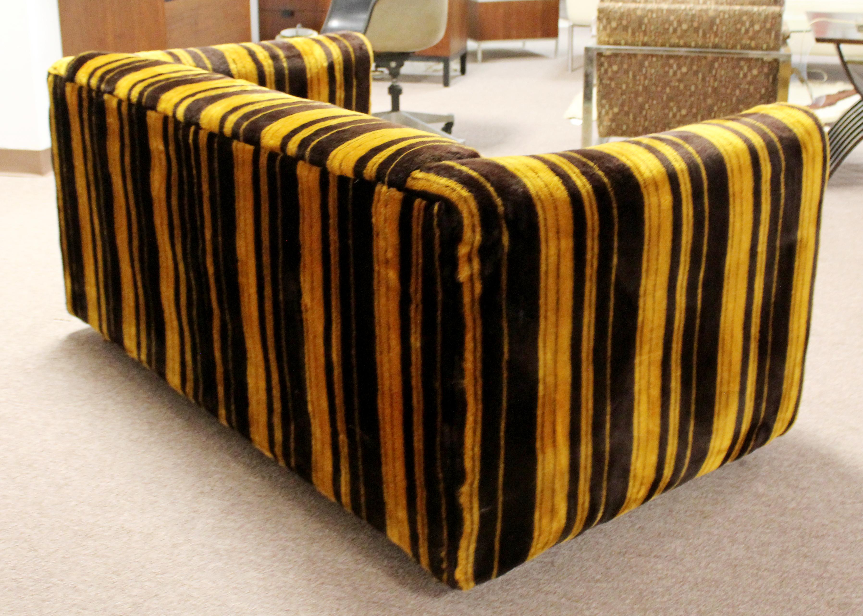 Mid-Century Modern Rowe Pair of Tufted Sofas Loveseats Baughman Era, 1970s 1