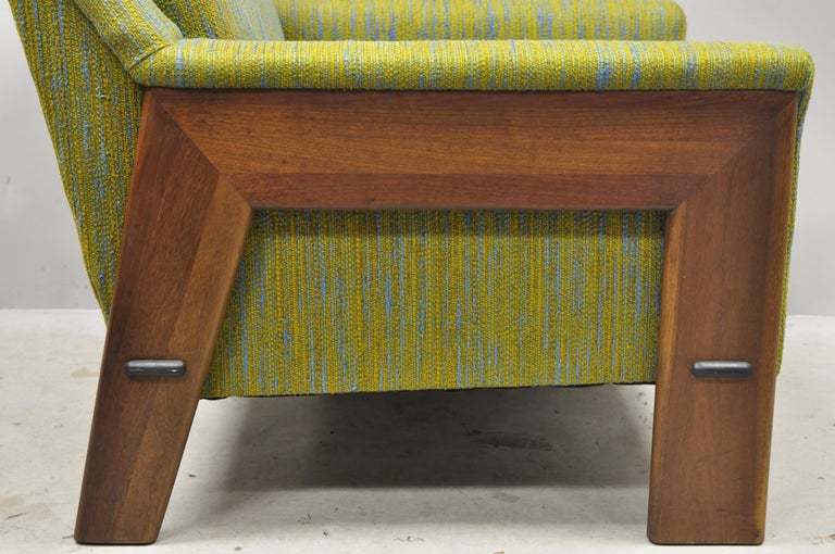 Mid-Century Modern Rowe Walnut Lounge Club Chair Original Green Blue Fabric In Good Condition For Sale In Philadelphia, PA