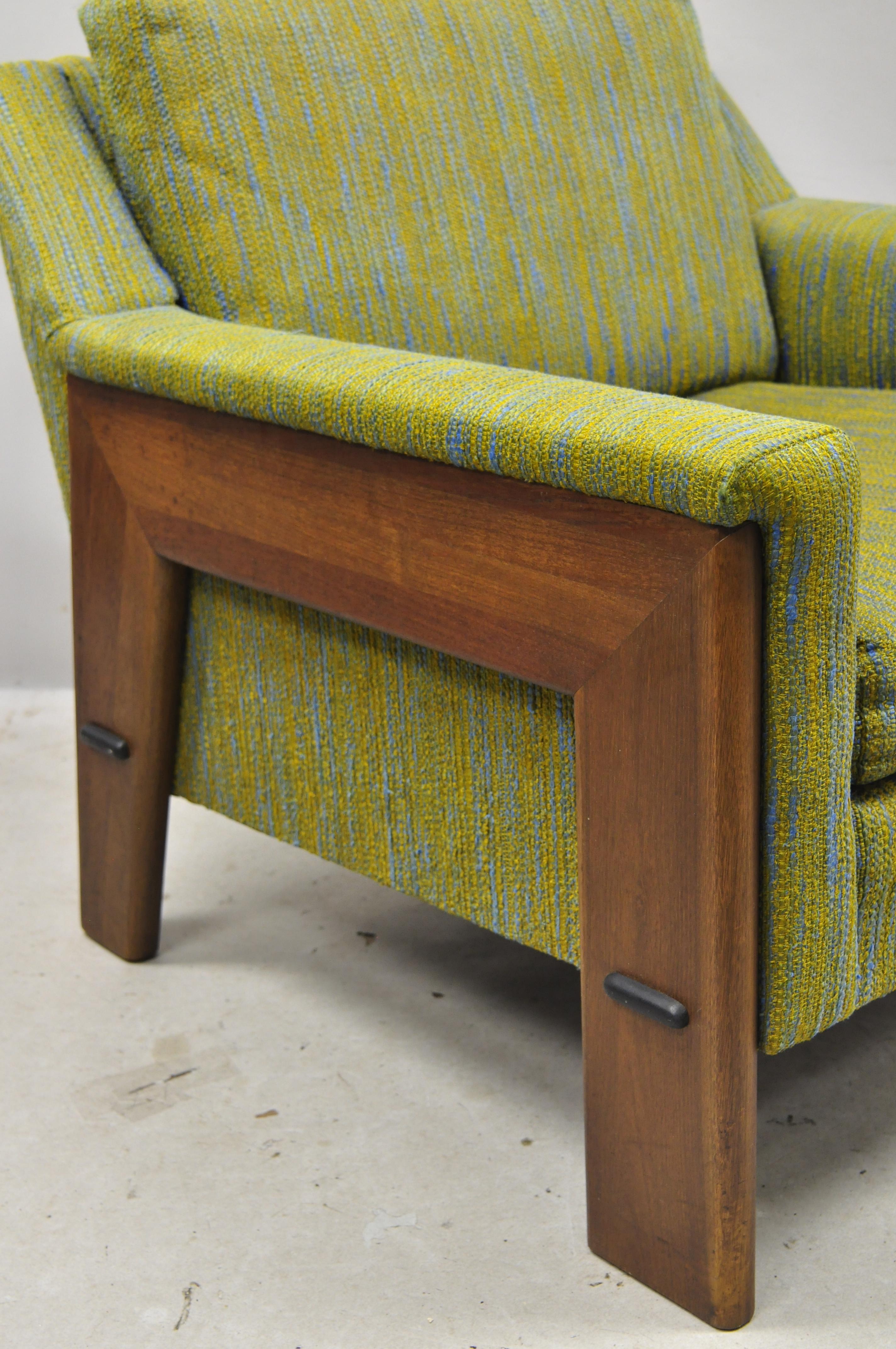 Mid-Century Modern Rowe Walnut Lounge Club Chair Original Green Blue Fabric In Good Condition In Philadelphia, PA