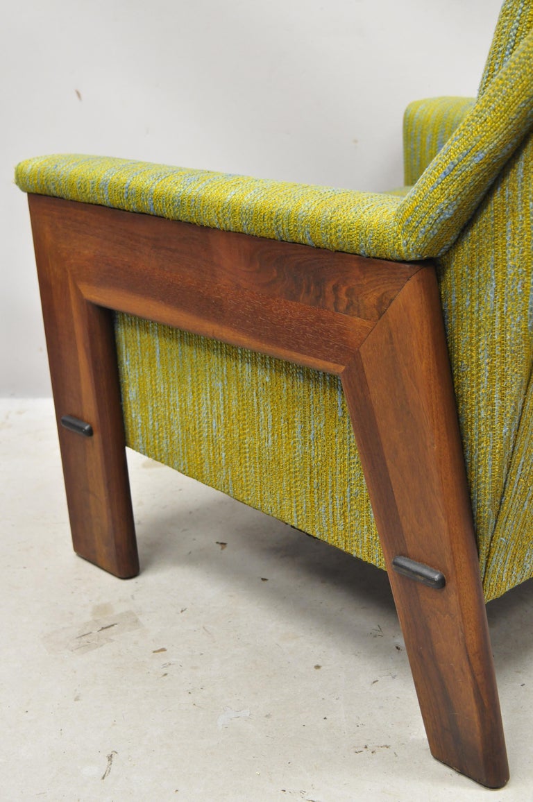 Mid-Century Modern Rowe Walnut Lounge Club Chair Original Green Blue Fabric For Sale 3