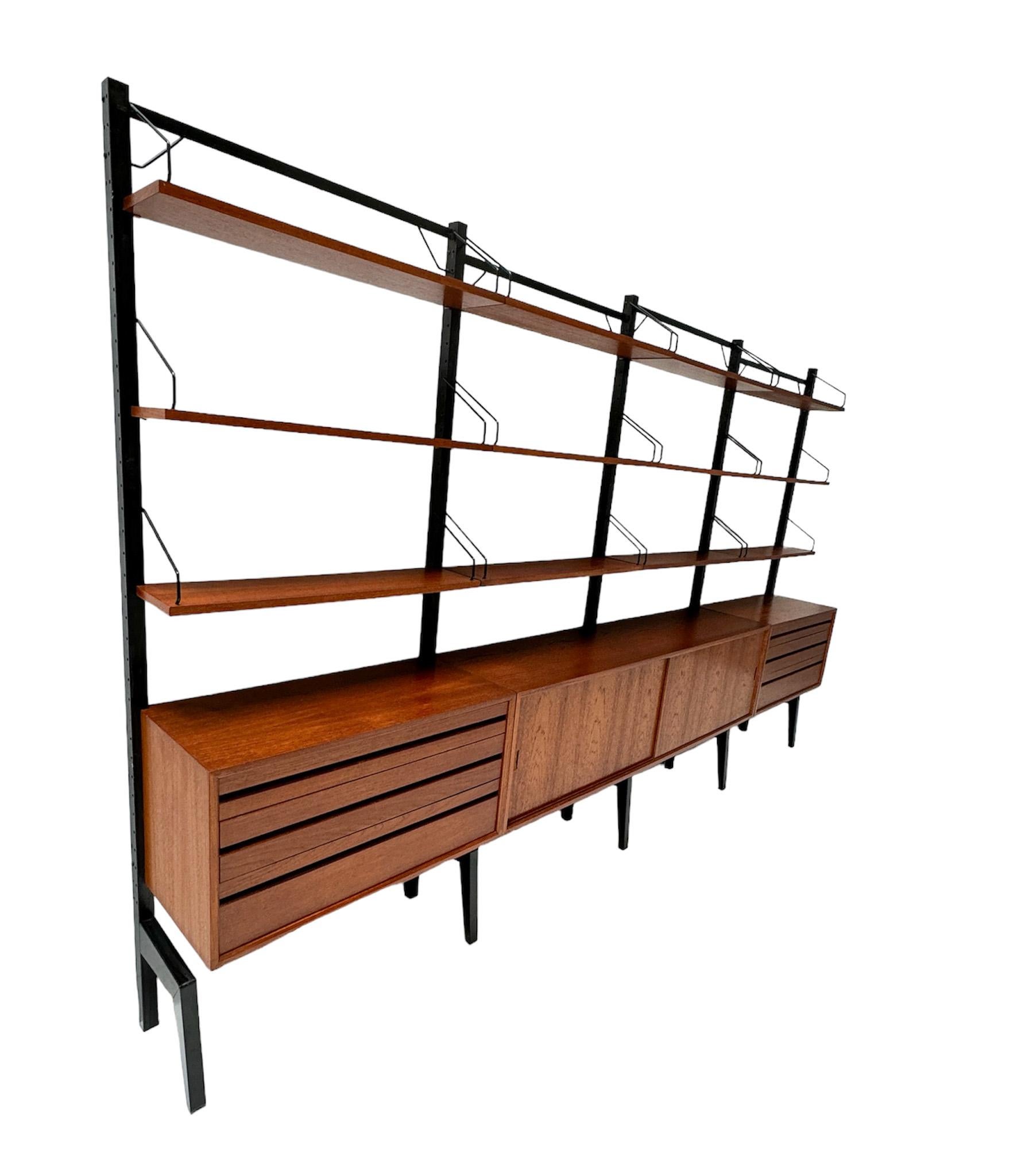  Mid-Century Modern Royal Free Standing Wall Unit by Poul Cadovius, 1960s In Good Condition For Sale In Amsterdam, NL