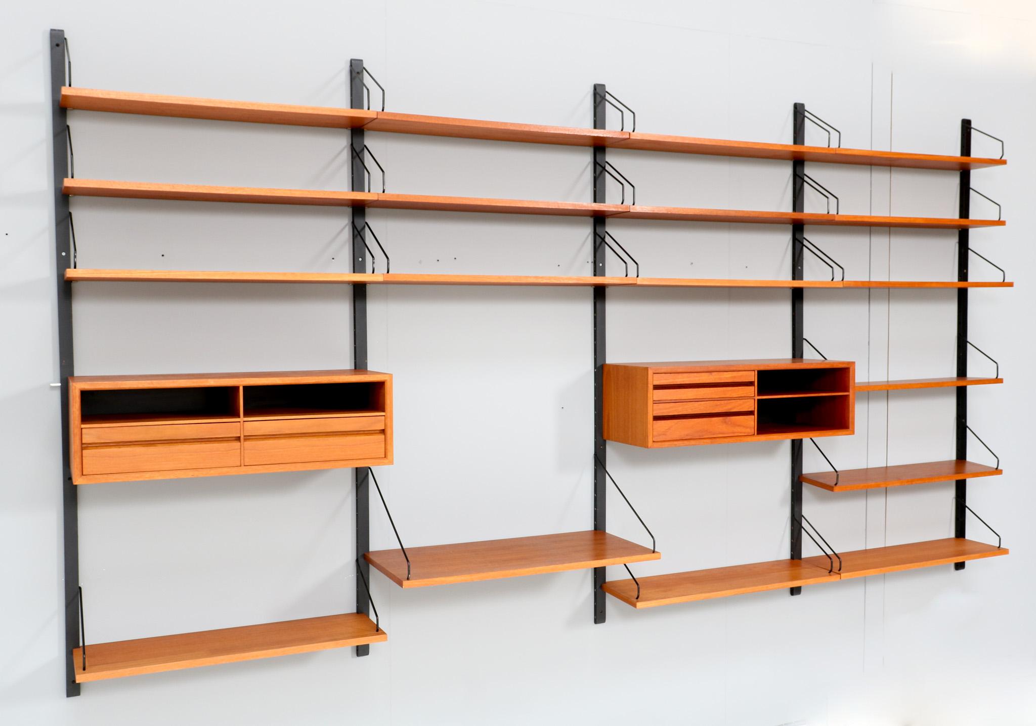 Mid-Century Modern Royal Wall Unit by Poul Cadovius for Cado, 1960s In Good Condition For Sale In Amsterdam, NL