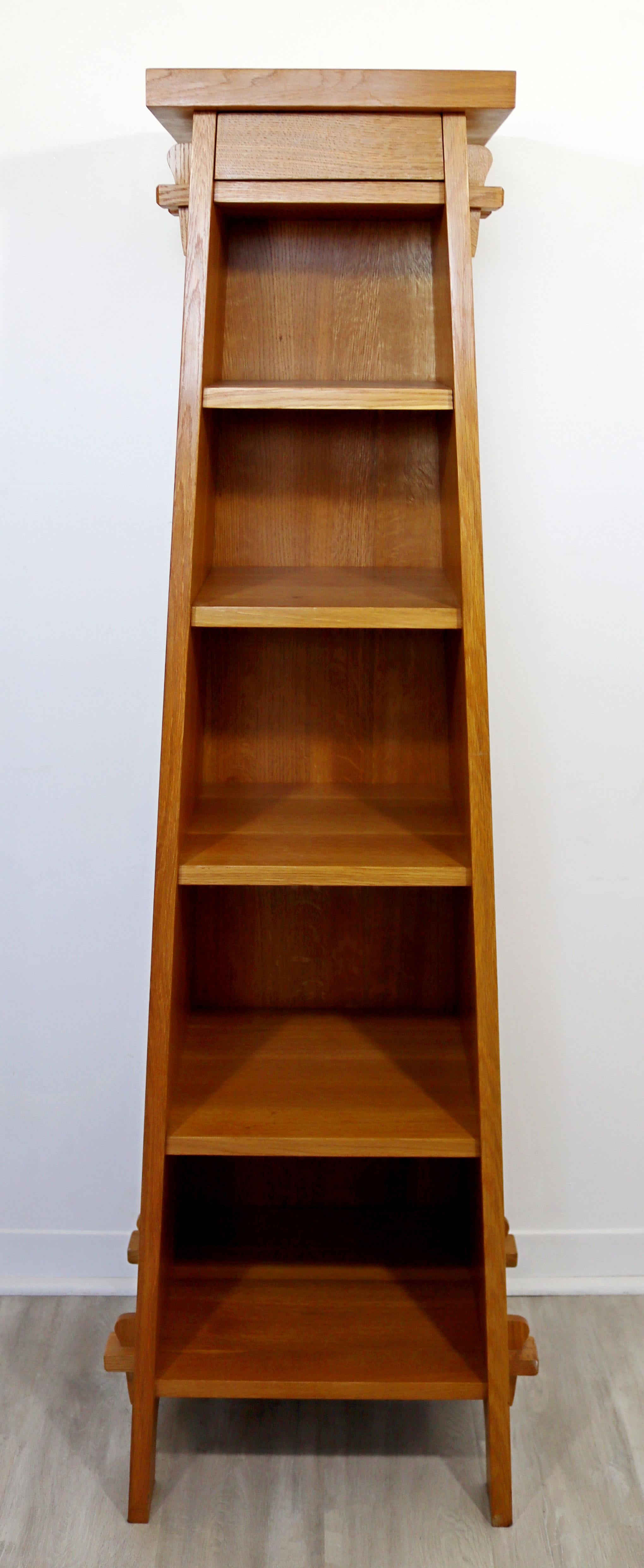 For your consideration is a beautiful, Asian style shelving unit, with an engraved R for Roycroft, circa the 1970s. In very good vintage condition. The dimensions are 17.5