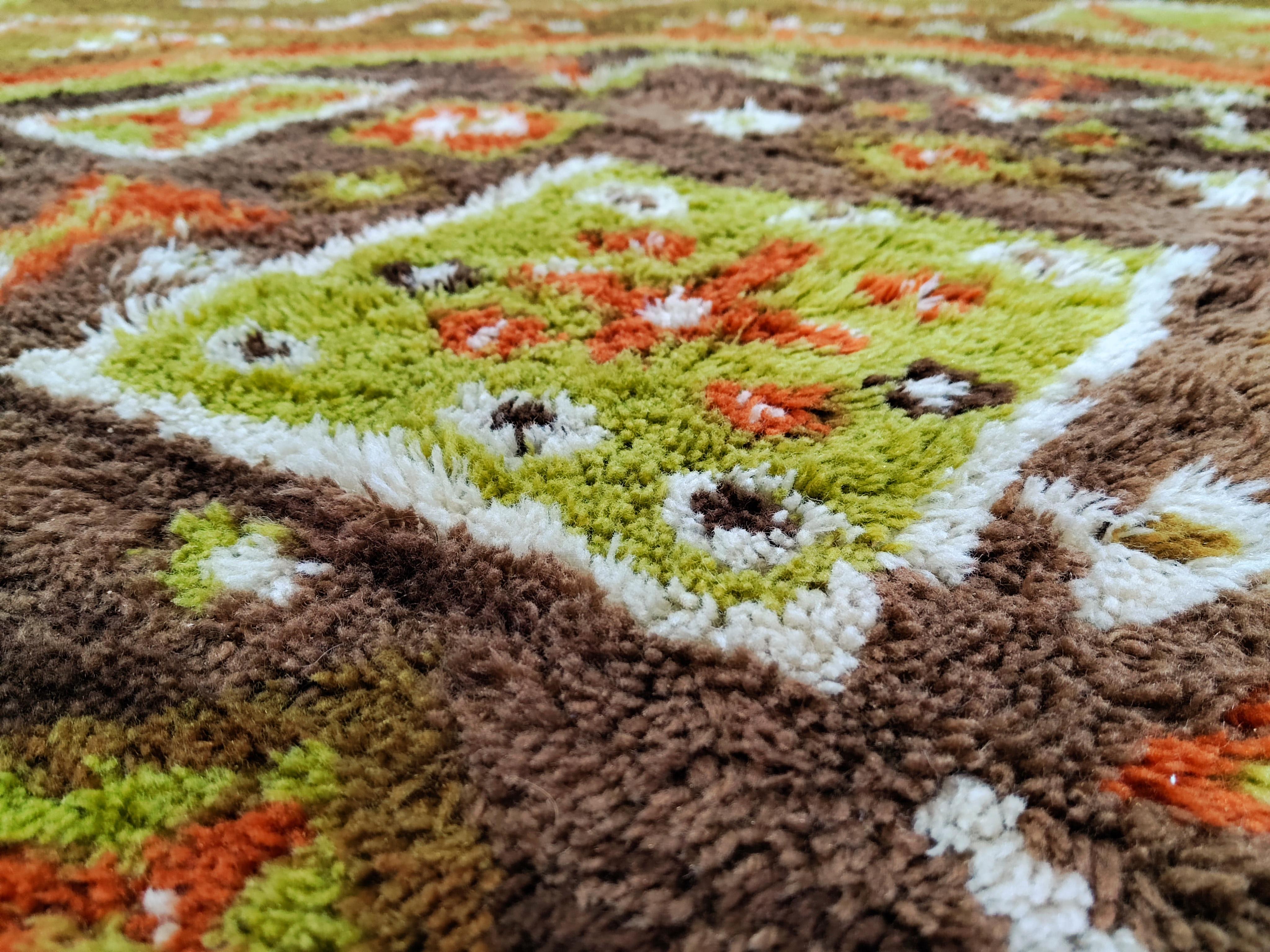 Tissage Tapis finlandais moderne du milieu du siècle avec symboles traditionnels nordiques, Allemagne, années 1970 en vente