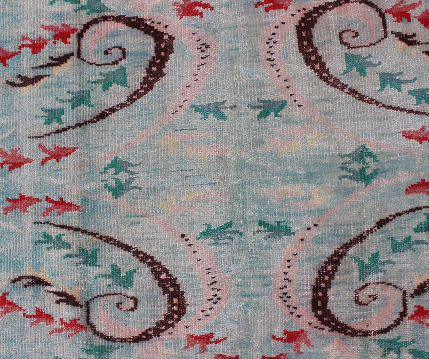 Mid-Century Modern-Teppich in Blautönen mit Akzentfarben in Schwarz und Rosa im Angebot 3