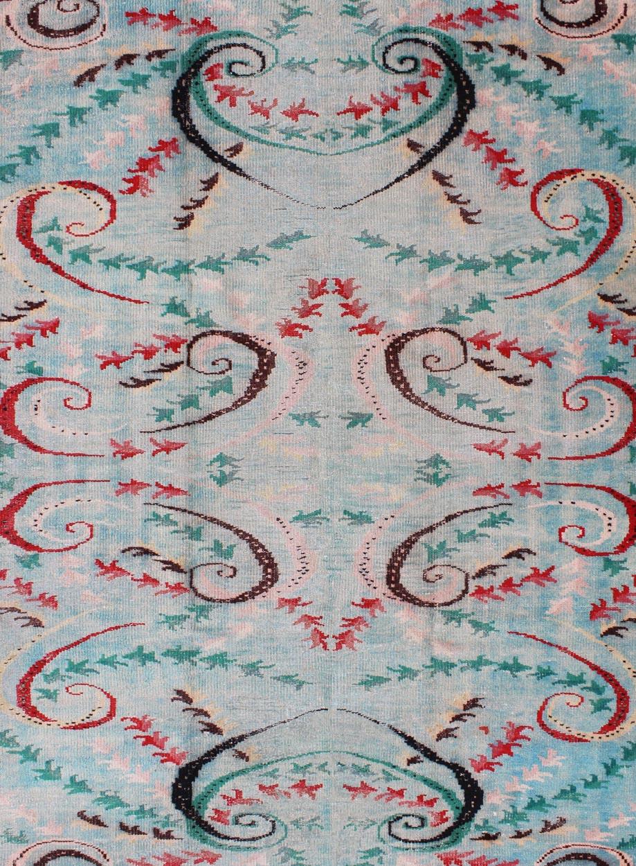 Mid-Century Modern-Teppich in Blautönen mit Akzentfarben in Schwarz und Rosa (Moderne der Mitte des Jahrhunderts) im Angebot
