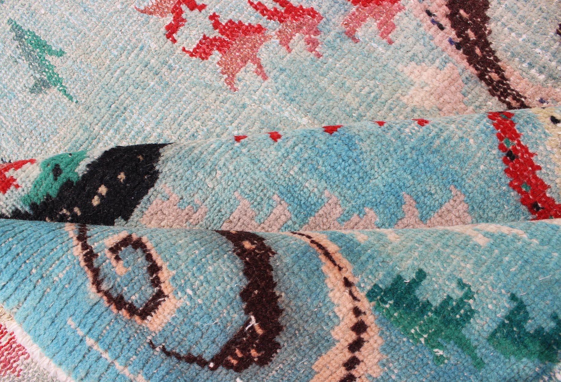 Mid-Century Modern-Teppich in Blautönen mit Akzentfarben in Schwarz und Rosa (Handgeknüpft) im Angebot