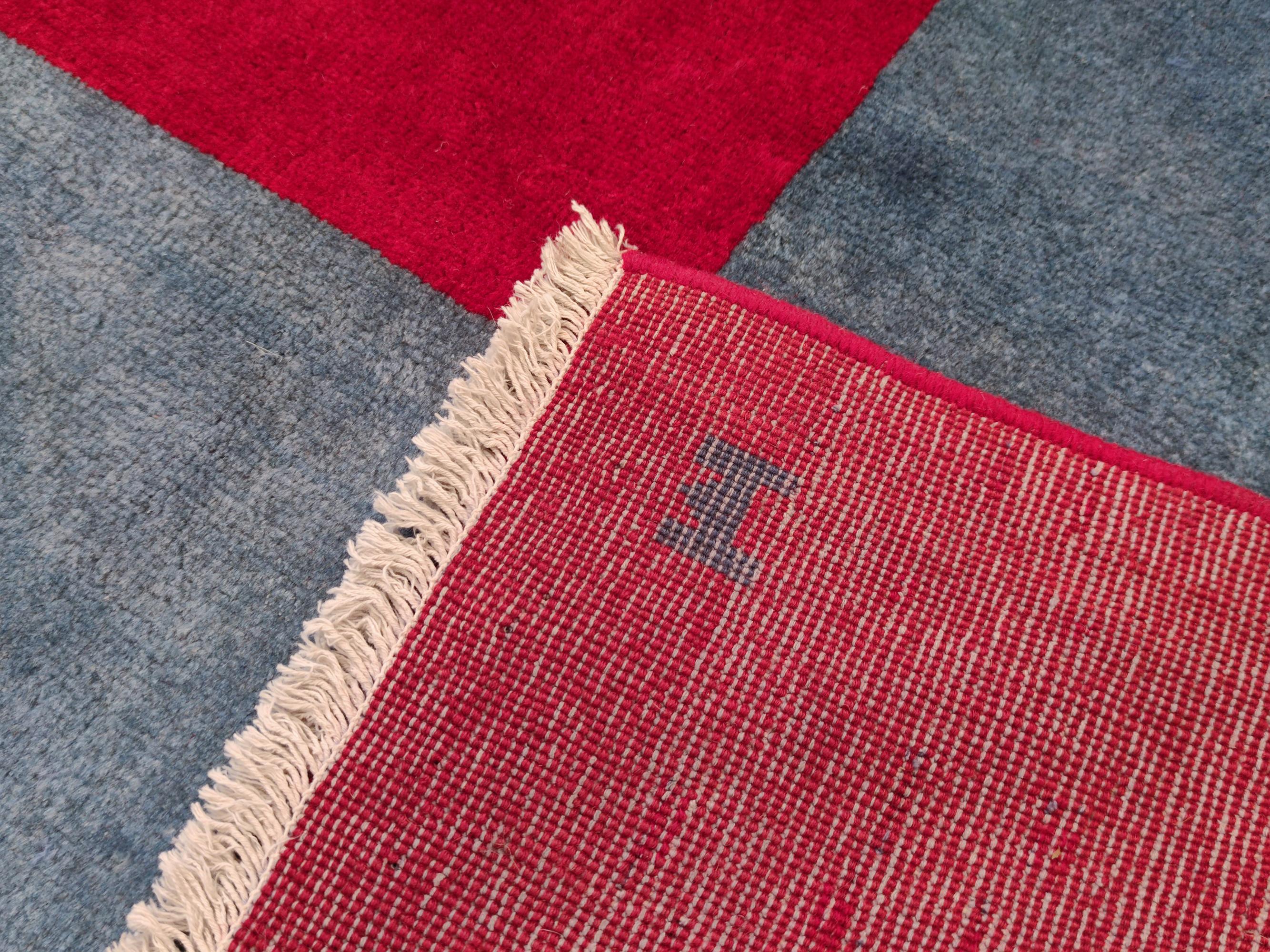 Moderner Teppich aus der Jahrhundertmitte mit abstraktem geometrischem Design (Afghanisch) im Angebot