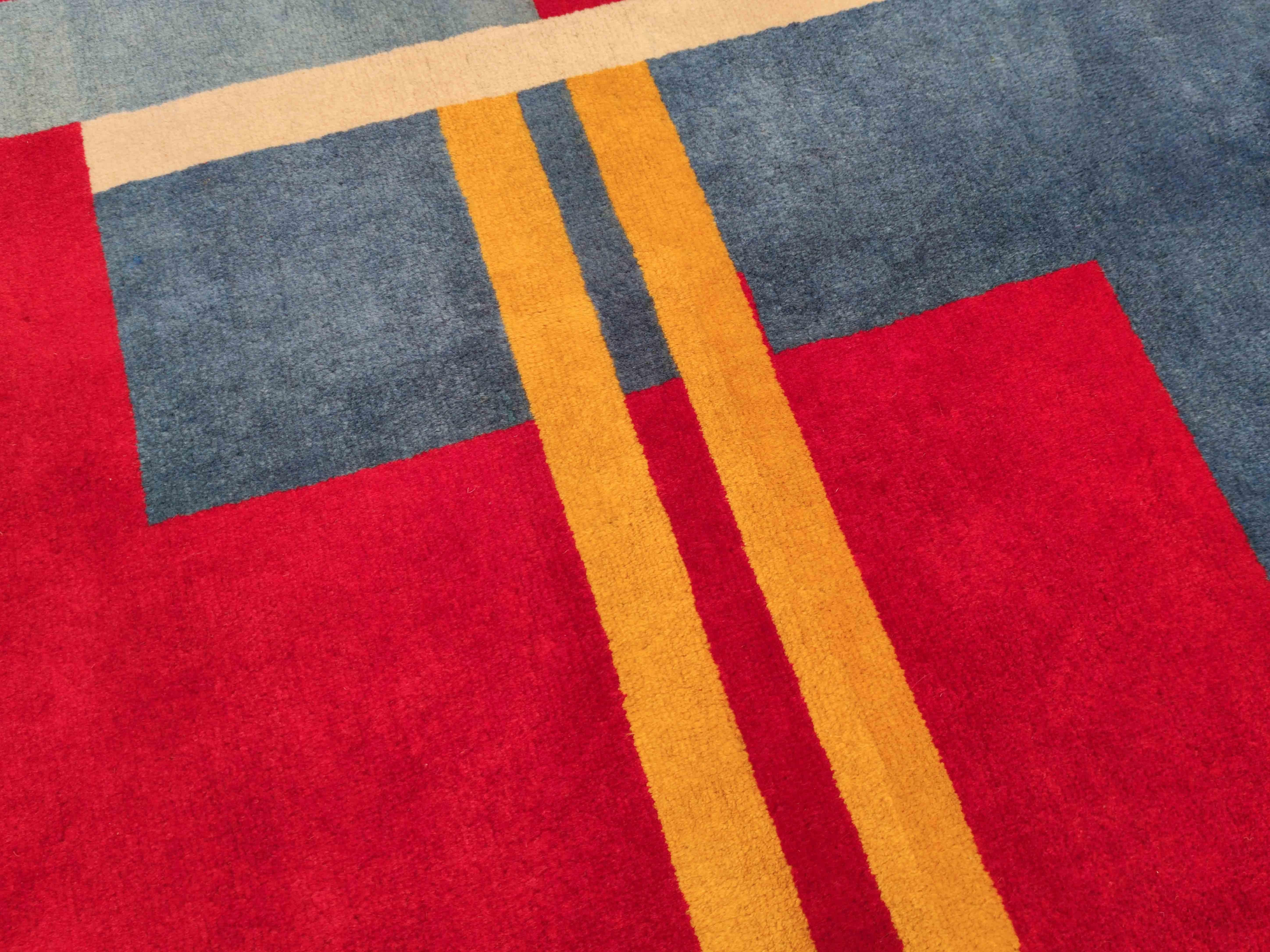 Moderner Teppich aus der Jahrhundertmitte mit abstraktem geometrischem Design (20. Jahrhundert) im Angebot