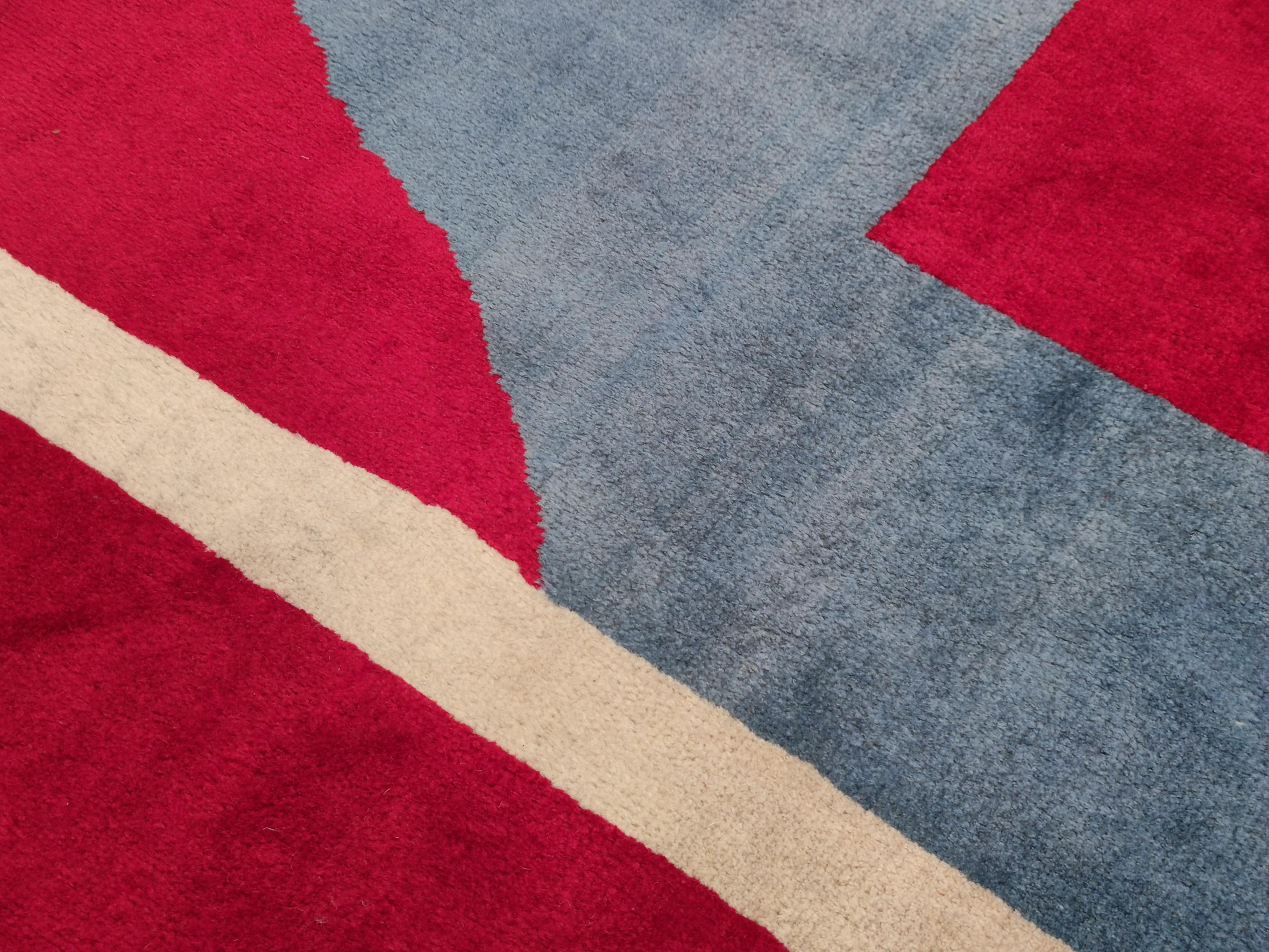 Moderner Teppich aus der Jahrhundertmitte mit abstraktem geometrischem Design (Wolle) im Angebot