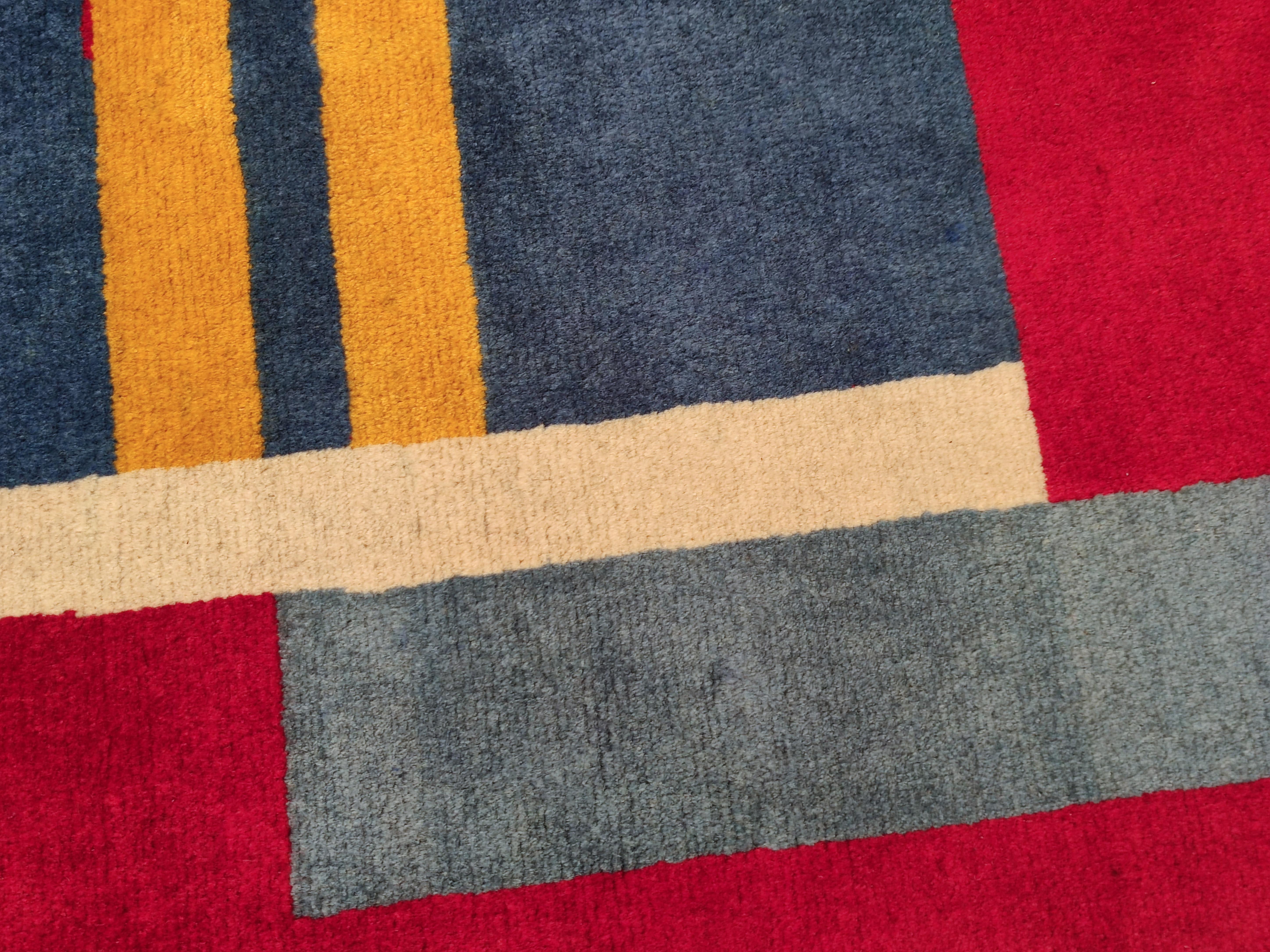 Moderner Teppich aus der Jahrhundertmitte mit abstraktem geometrischem Design im Angebot 1