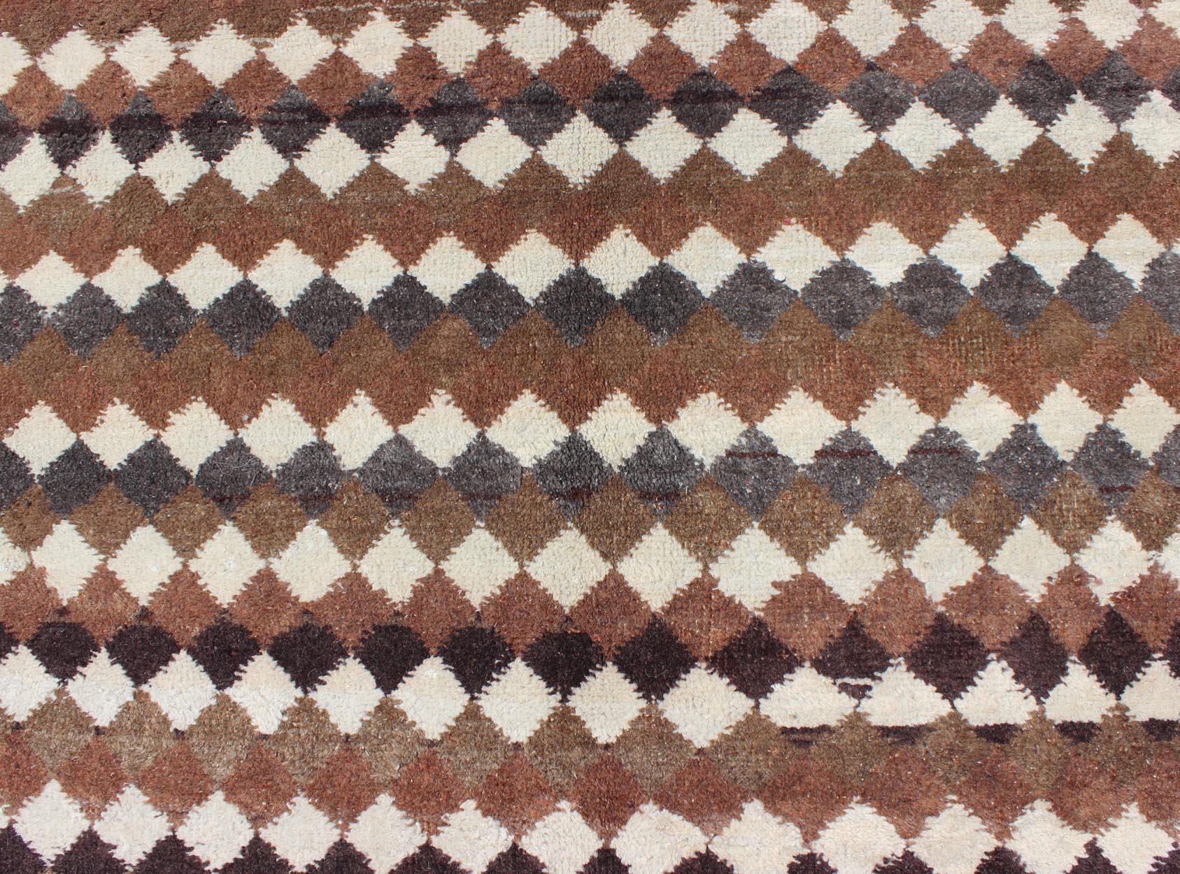 Mid-Century Modern Rug with All-Over Checkerboard Pattern in Multi Brown Tones For Sale 1